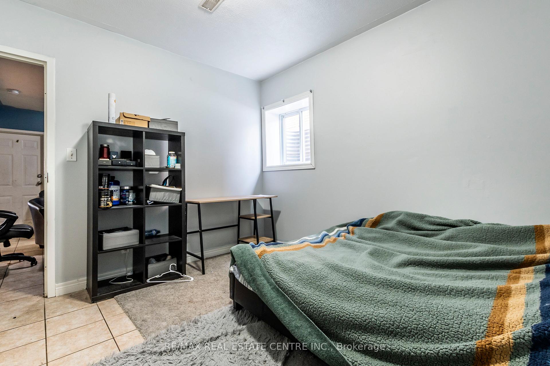 Photo 24 of 168 Elgin Crescent, Waterloo — HOMEH