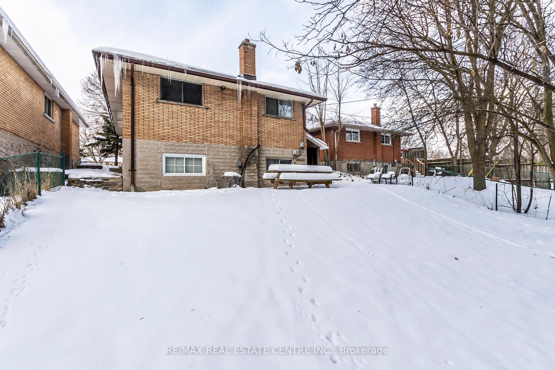 Photo 25 of 168 Elgin Crescent, Waterloo — HOMEH