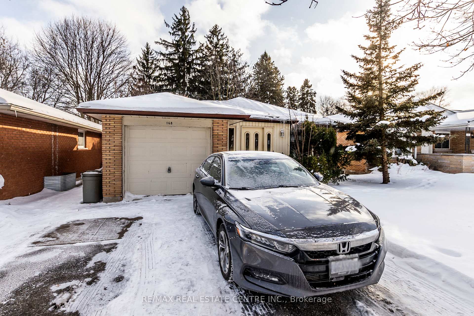 Photo 28 of 168 Elgin Crescent, Waterloo — HOMEH