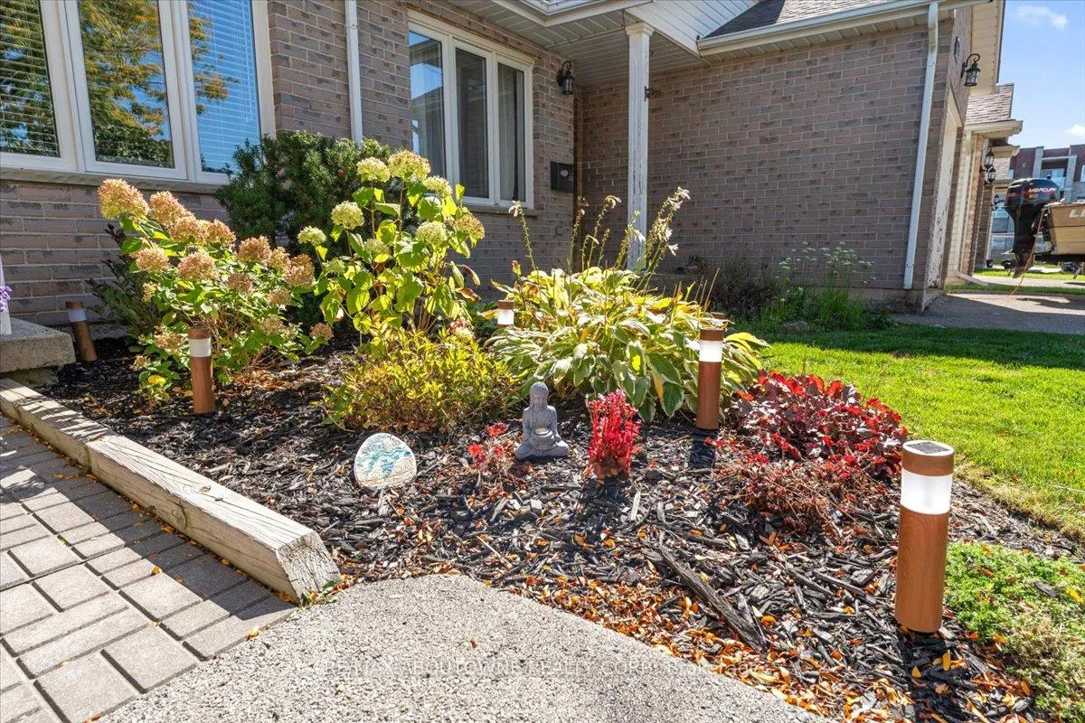 Photo 3 of 191 Autumn Crescent, Welland, West Welland — HOMEH