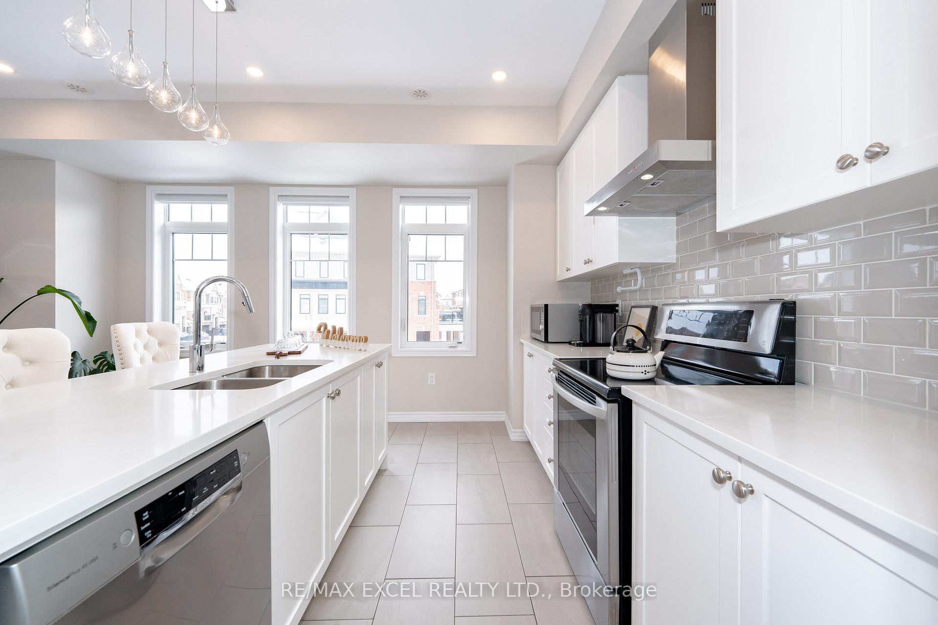 Photo 13 of 18 Fraleigh Avenue, Markham, Victoria Square — HOMEH