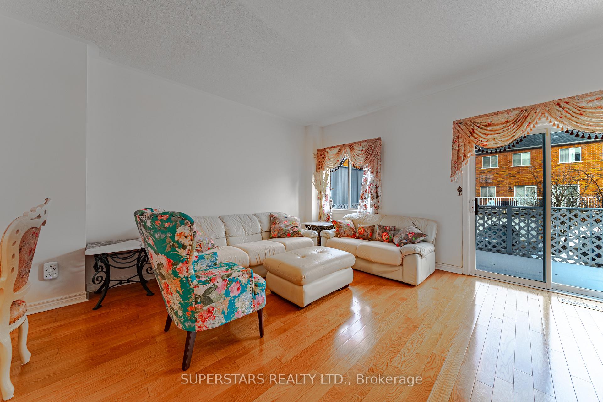 Photo 8 of 57 Leitchcroft Crescent, Markham, Commerce Valley — HOMEH