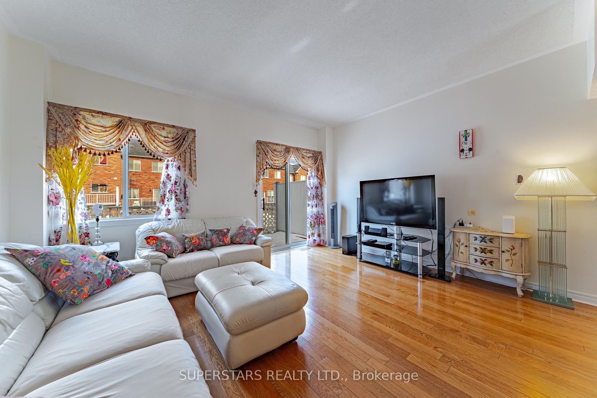 Photo 10 of 57 Leitchcroft Crescent, Markham, Commerce Valley — HOMEH