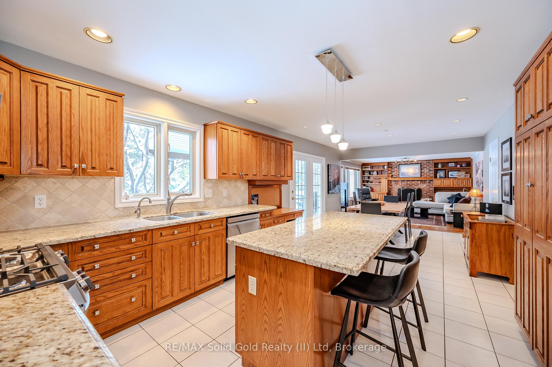 Photo 14 of 586 Guildwood Place, Waterloo — HOMEH