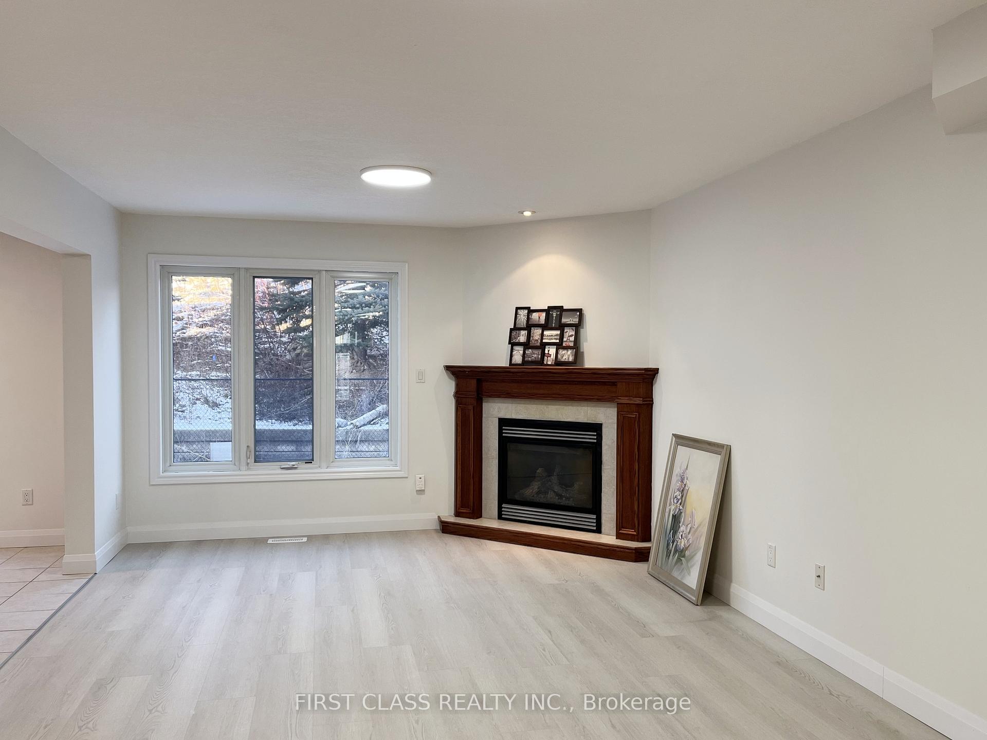 Photo 2 of 382 Tealby Crescent, Waterloo — HOMEH