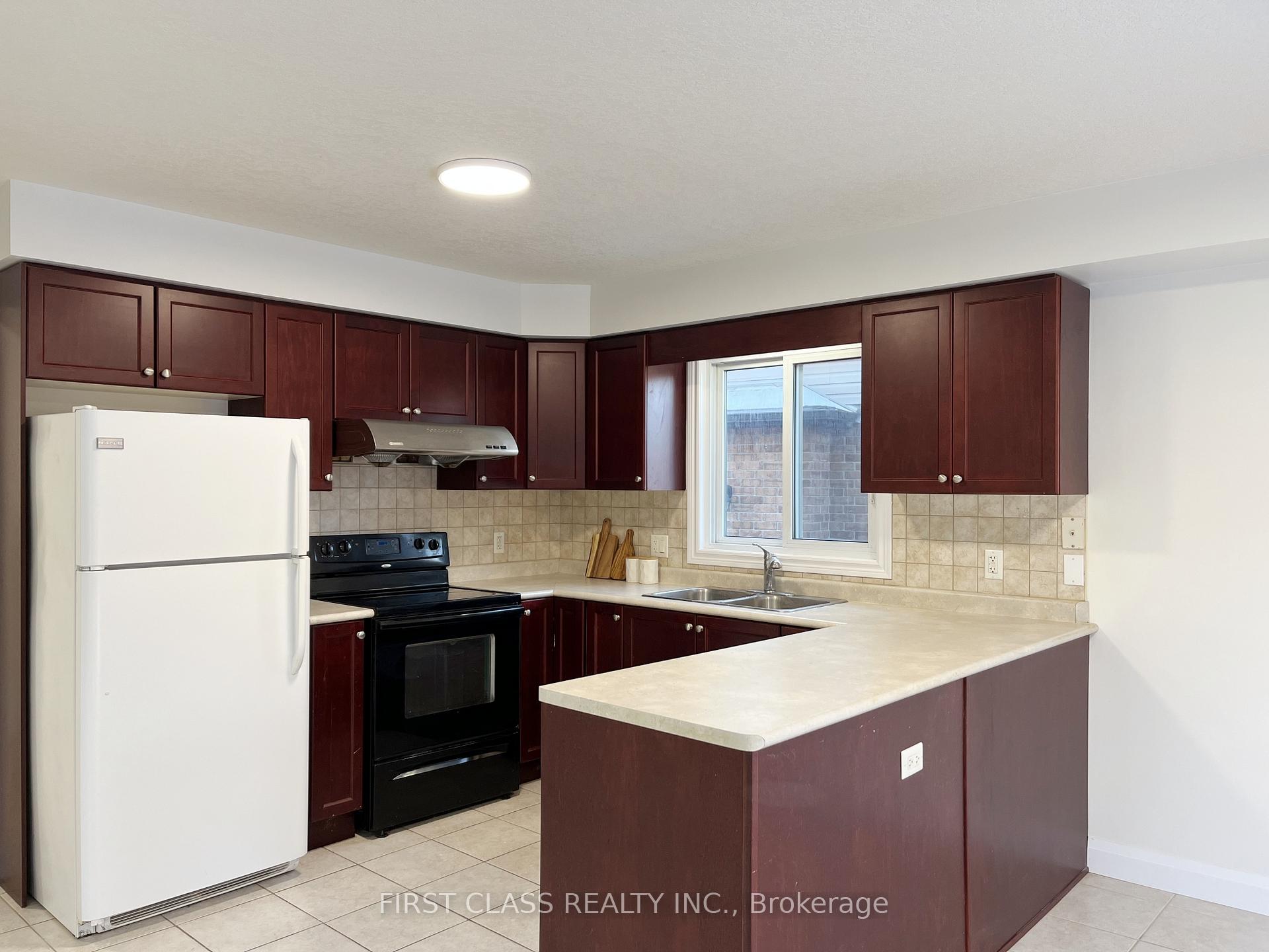 Photo 5 of 382 Tealby Crescent, Waterloo — HOMEH