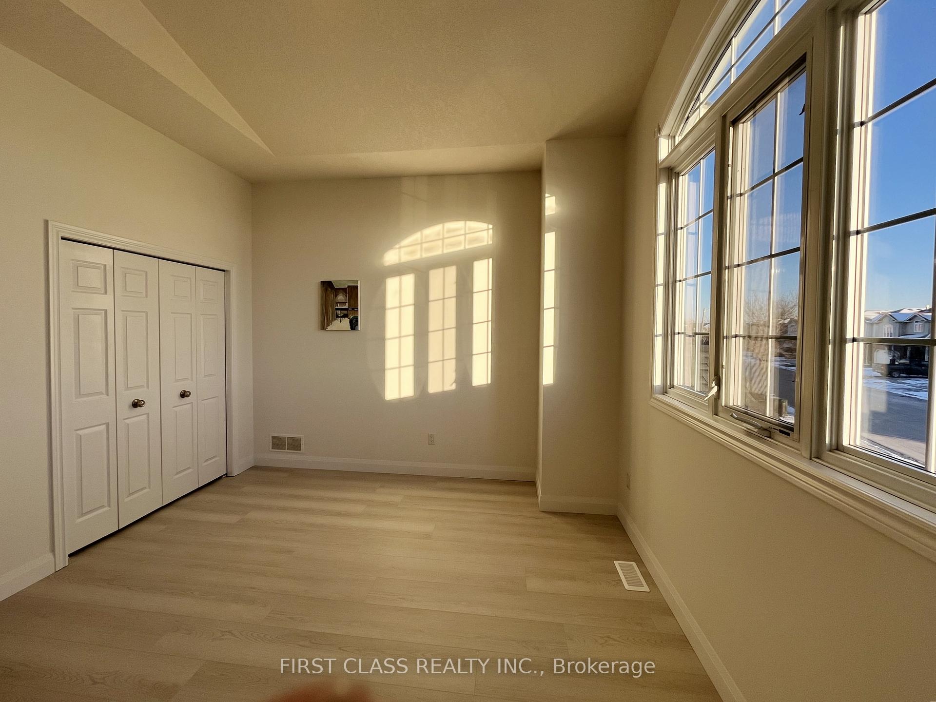 Photo 8 of 382 Tealby Crescent, Waterloo — HOMEH