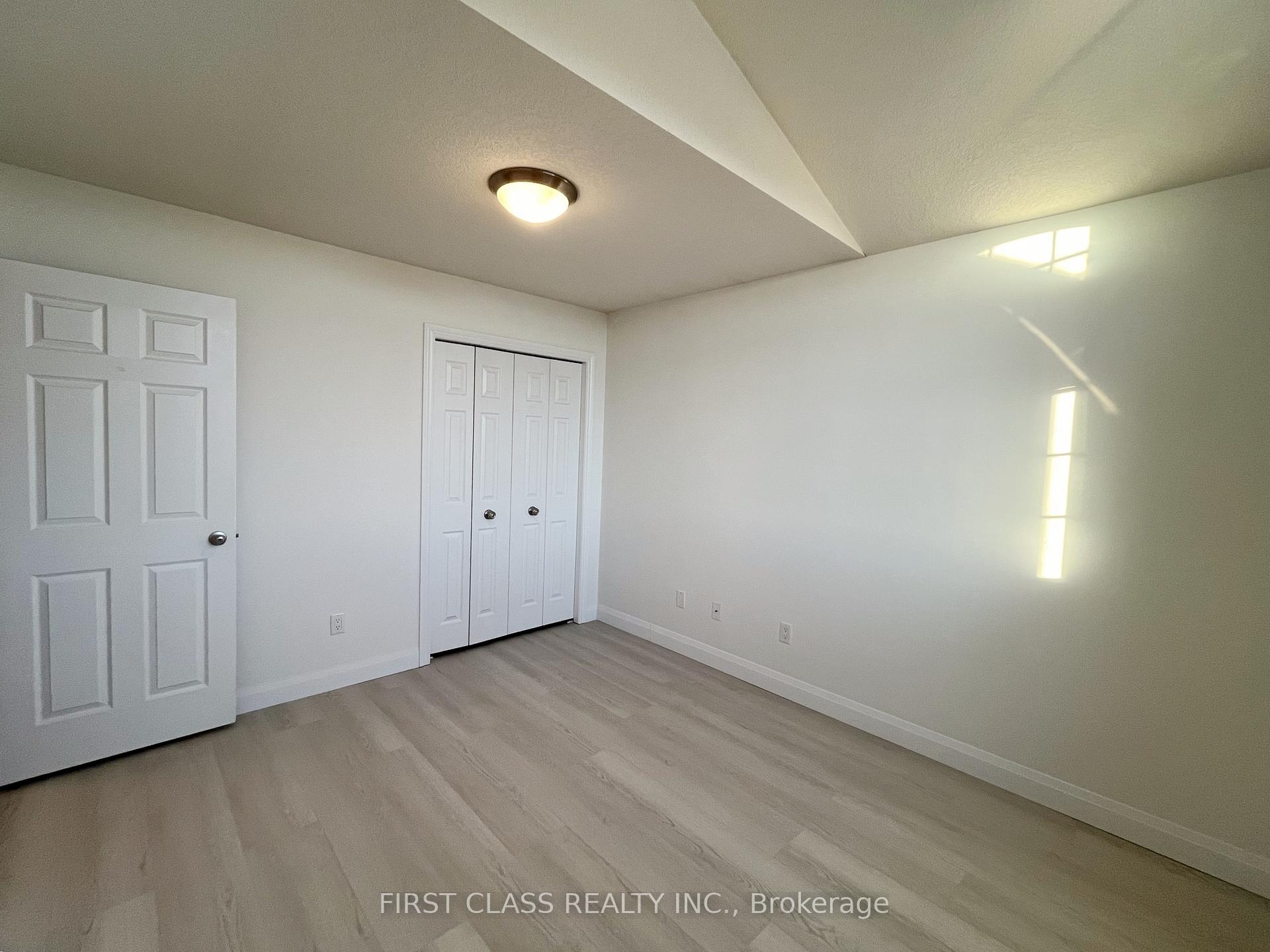 Photo 10 of 382 Tealby Crescent, Waterloo — HOMEH
