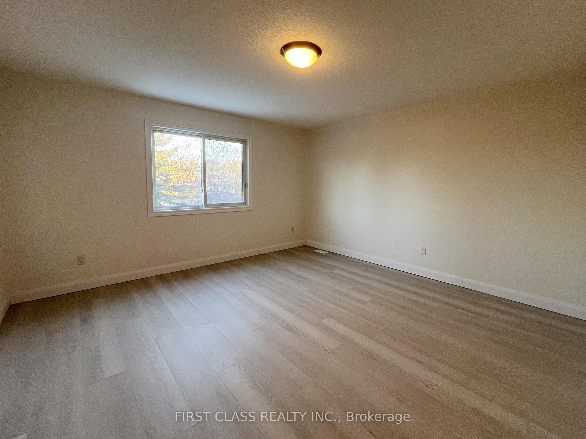 Photo 12 of 382 Tealby Crescent, Waterloo — HOMEH