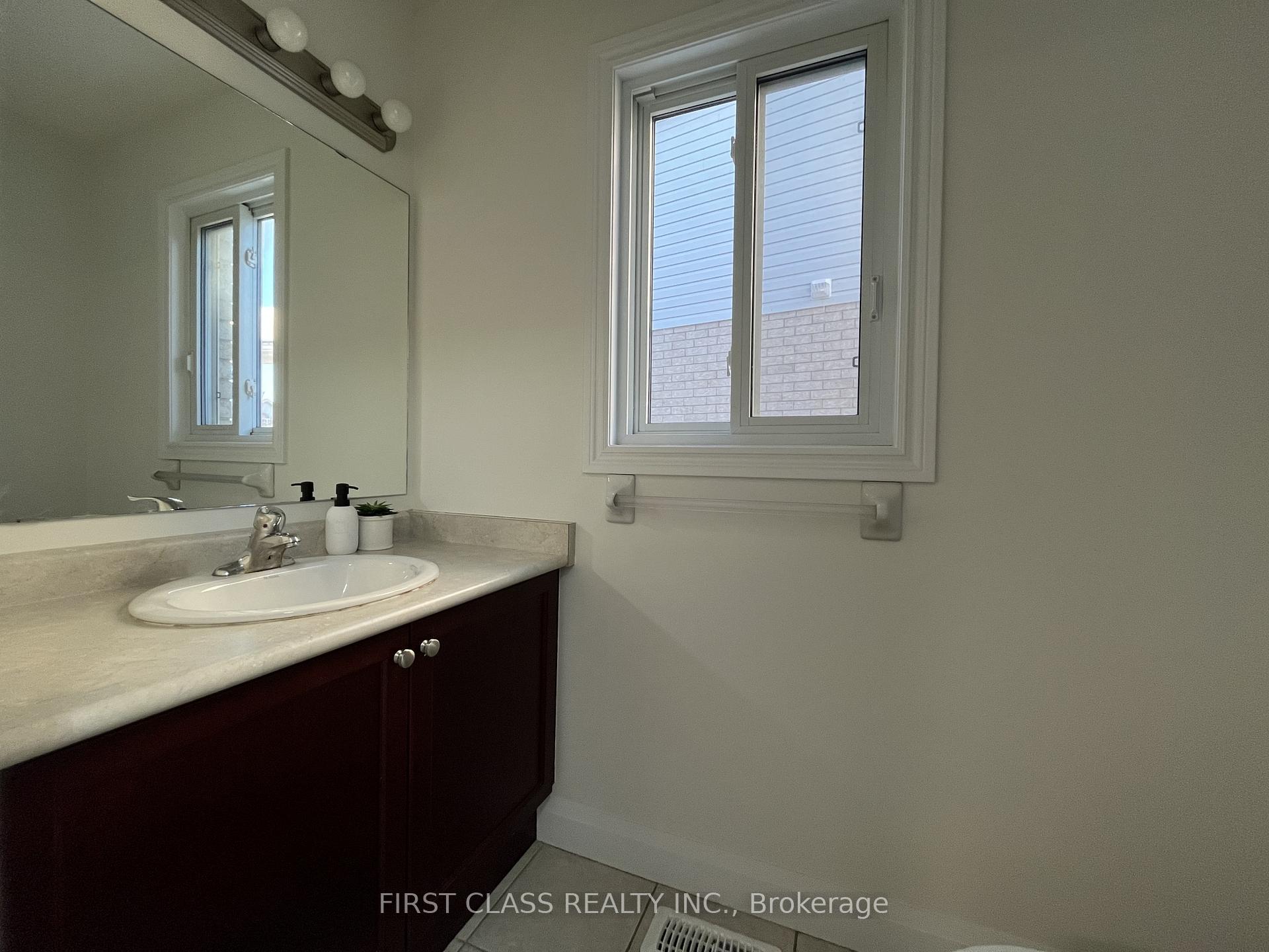 Photo 15 of 382 Tealby Crescent, Waterloo — HOMEH