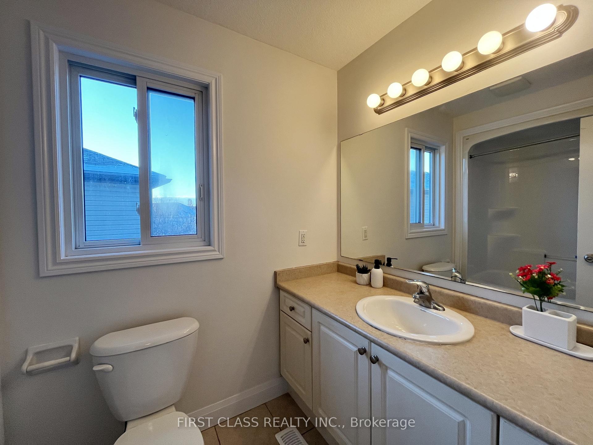 Photo 17 of 382 Tealby Crescent, Waterloo — HOMEH