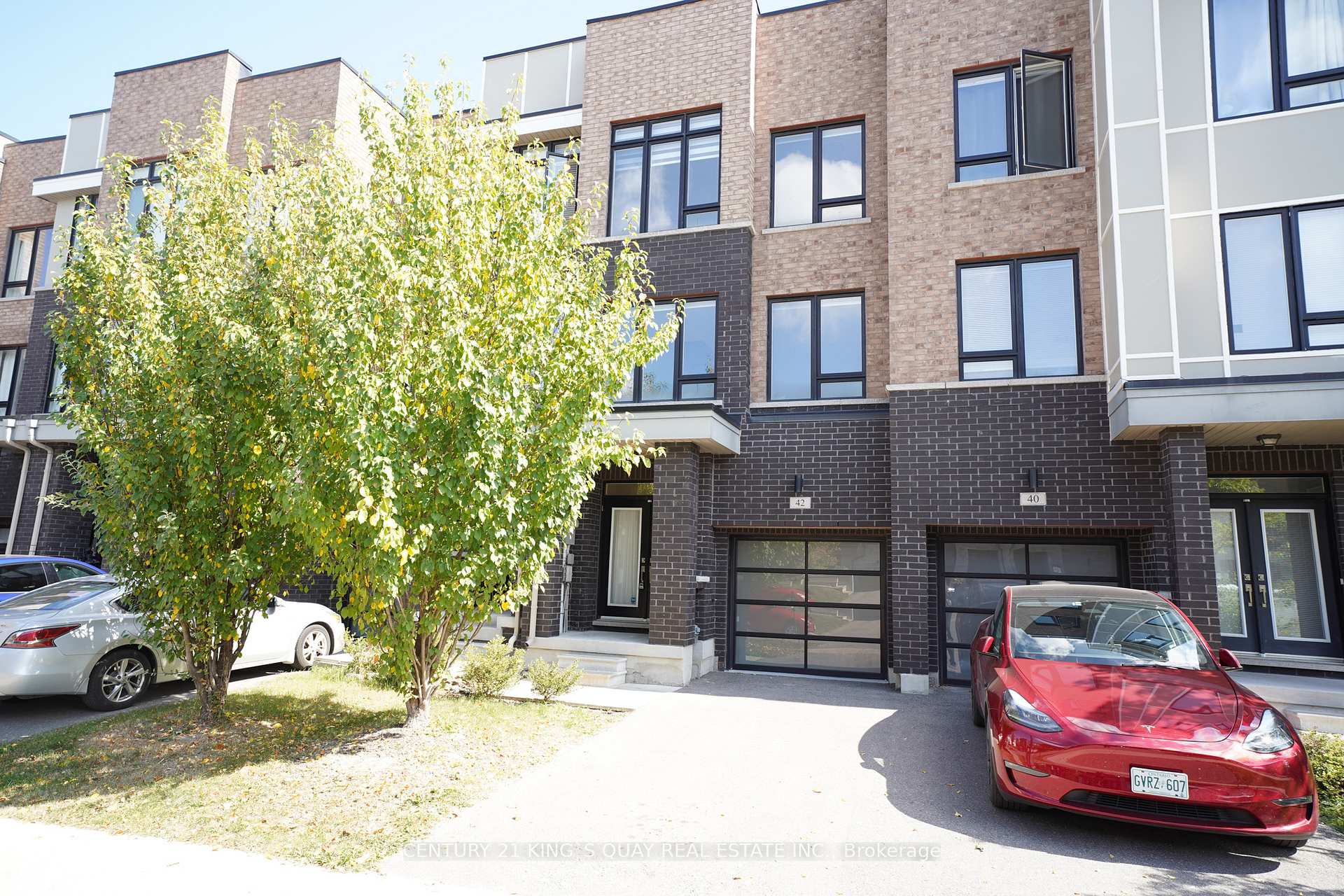 Photo 1 of 42 Fancamp Drive, Vaughan, Maple — HOMEH