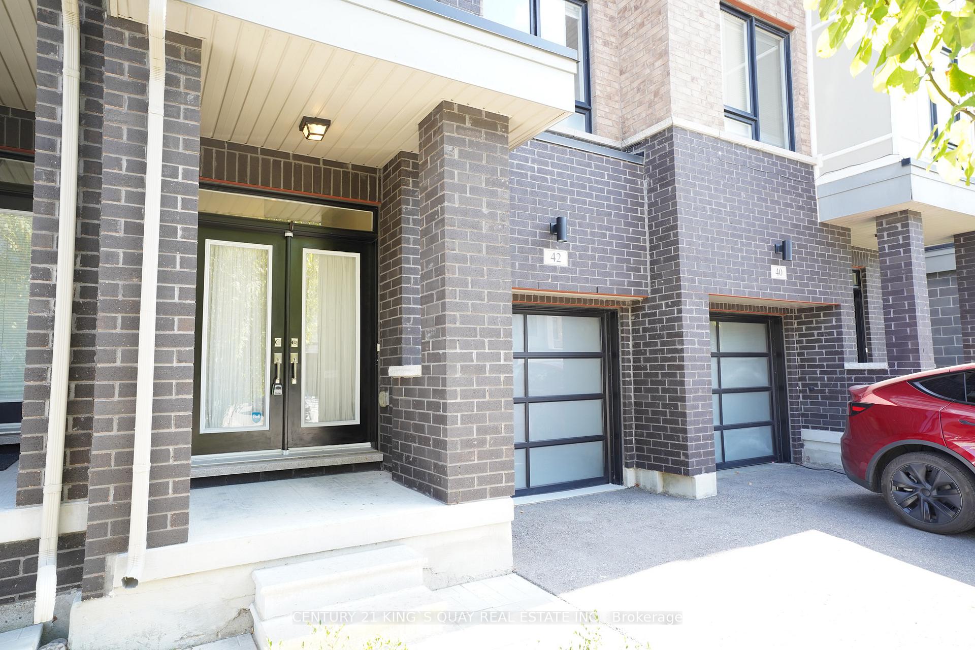 Photo 2 of 42 Fancamp Drive, Vaughan, Maple — HOMEH