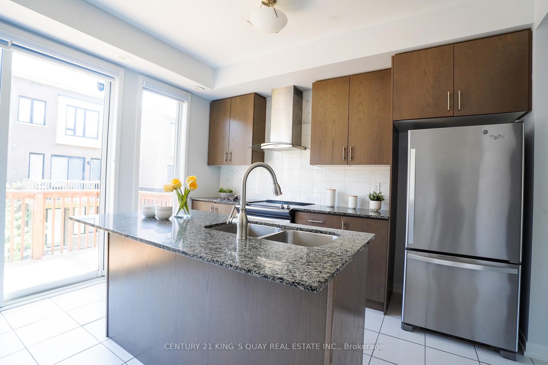 Photo 12 of 42 Fancamp Drive, Vaughan, Maple — HOMEH