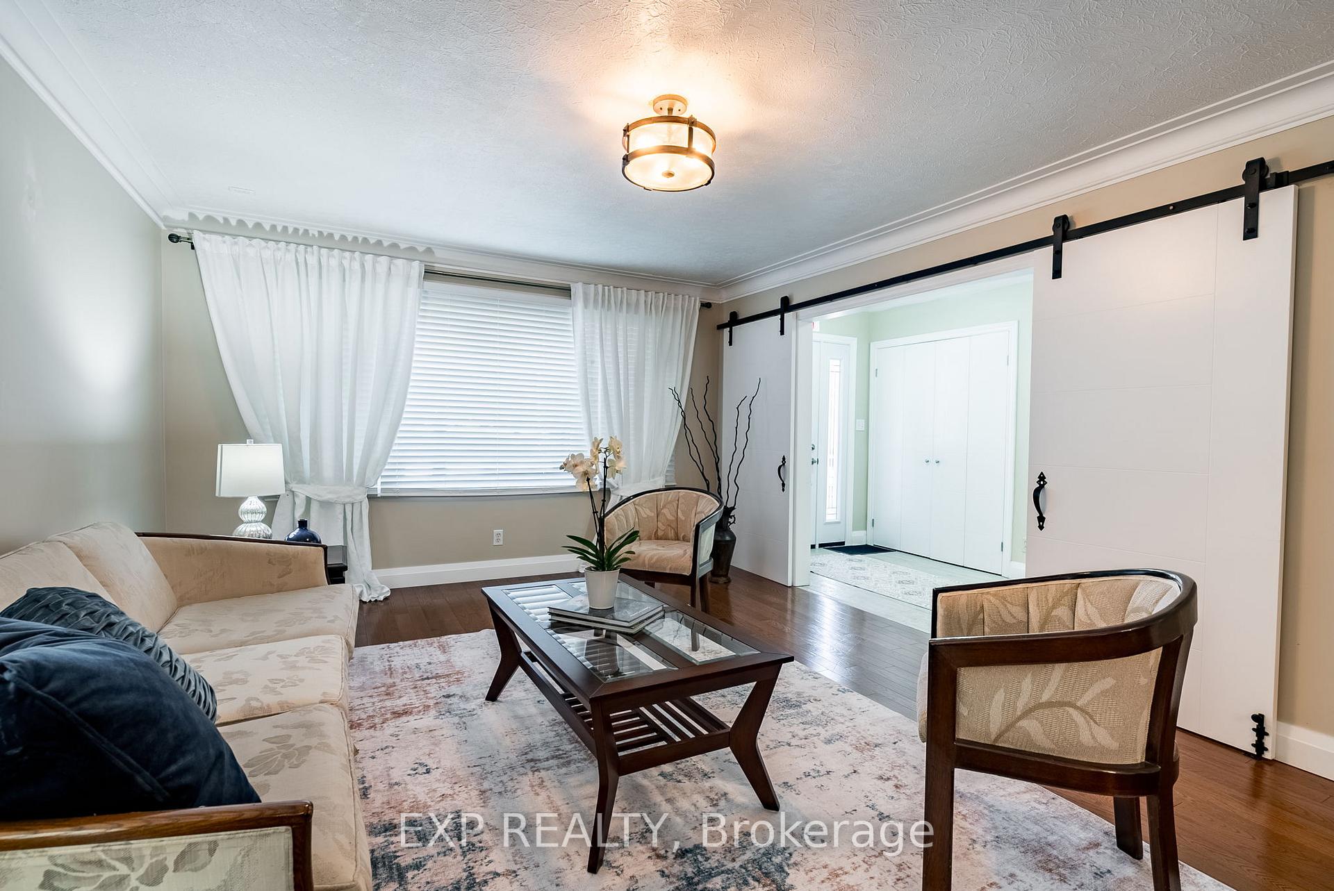 Photo 3 of 301 Kendalwood Road, Whitby, Blue Grass Meadows — HOMEH