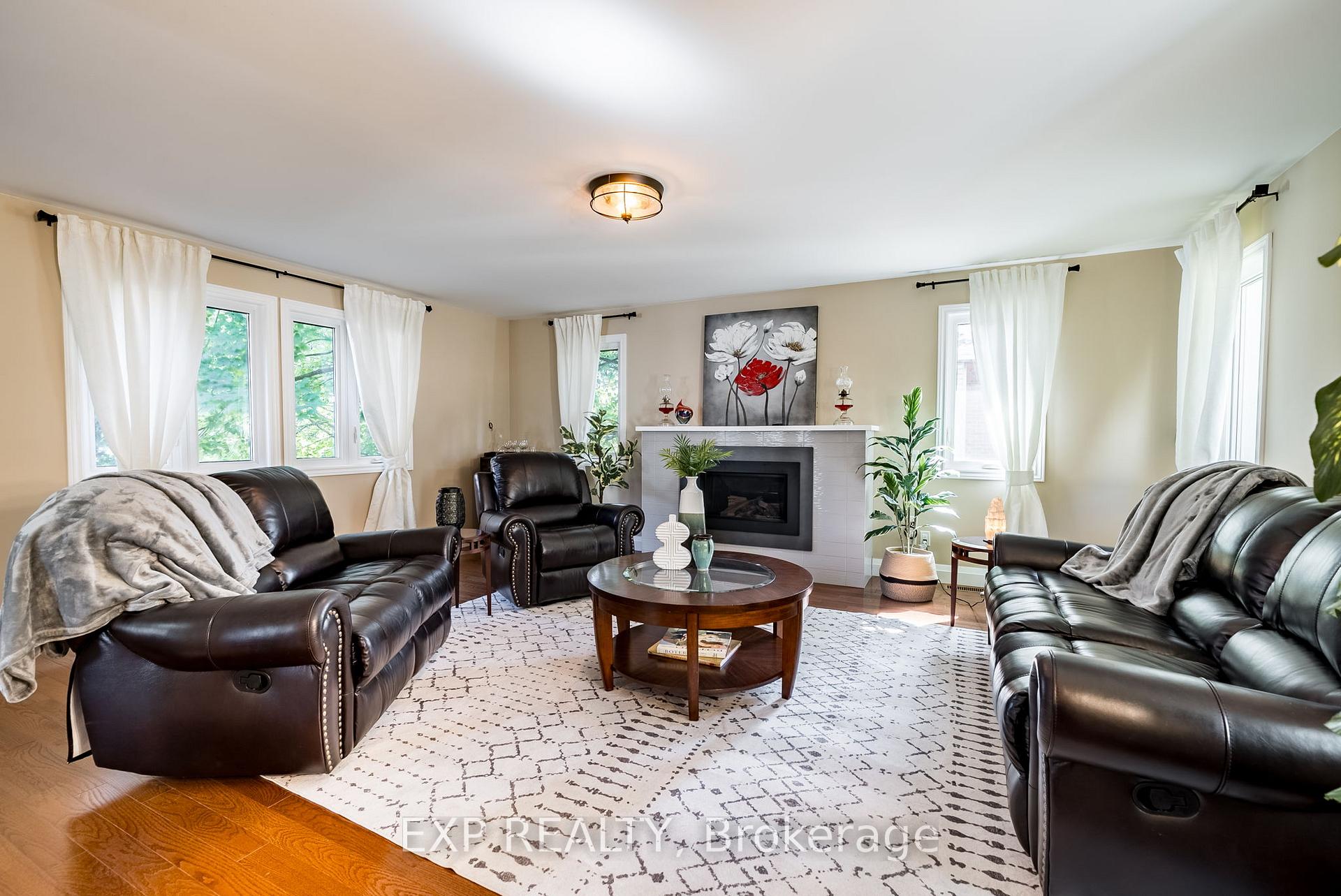 Photo 6 of 301 Kendalwood Road, Whitby, Blue Grass Meadows — HOMEH