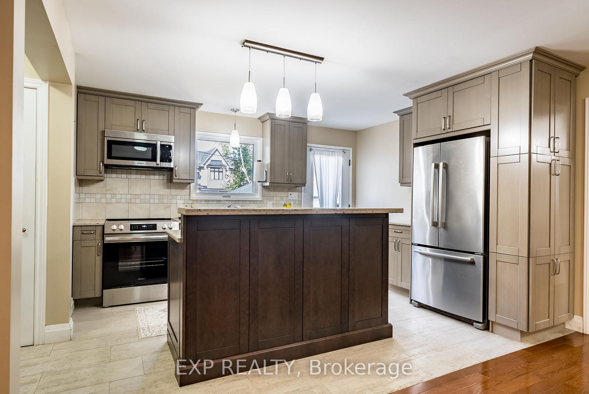 Photo 9 of 301 Kendalwood Road, Whitby, Blue Grass Meadows — HOMEH