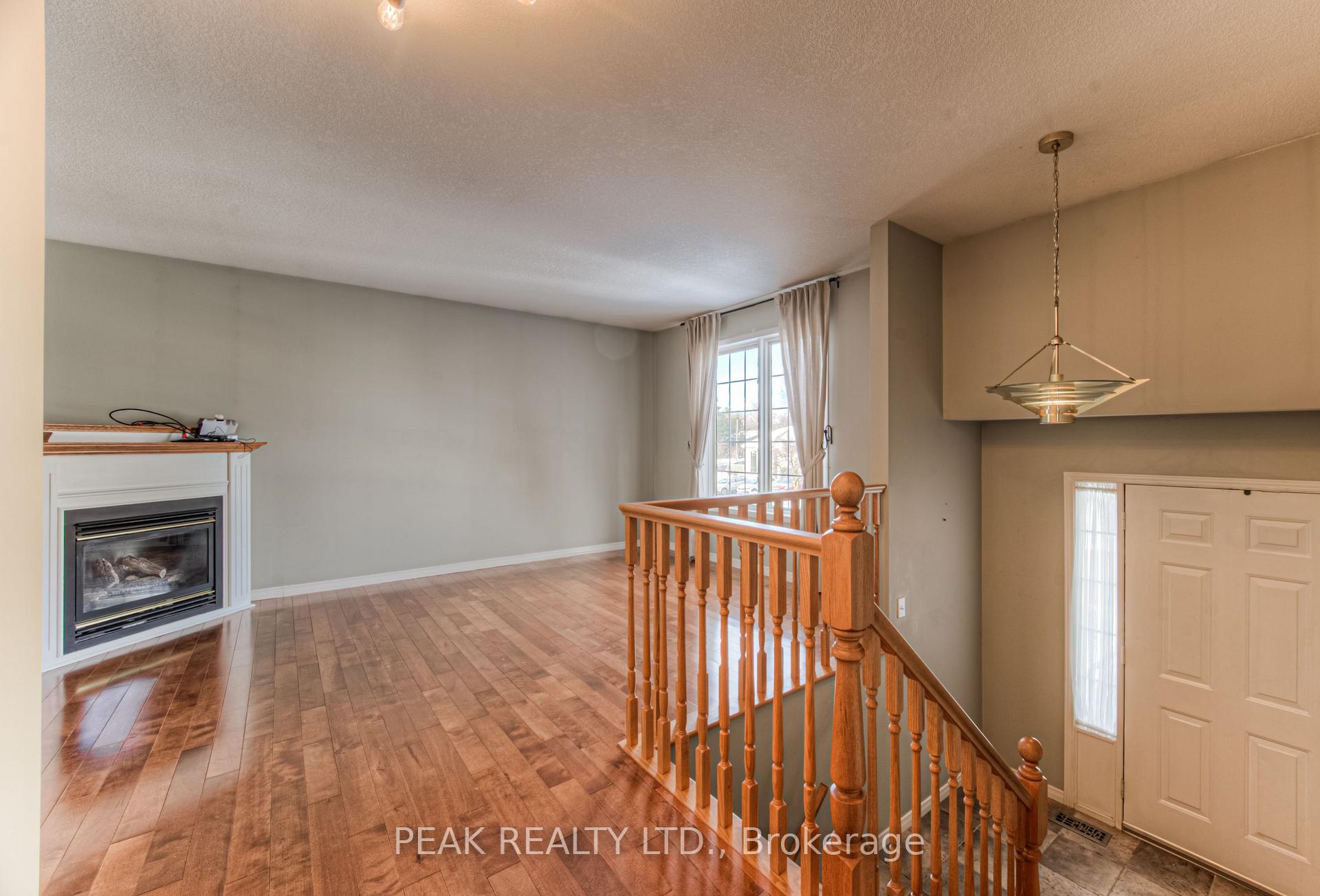 Photo 5 of 66 Bridle Trail, Waterloo — HOMEH