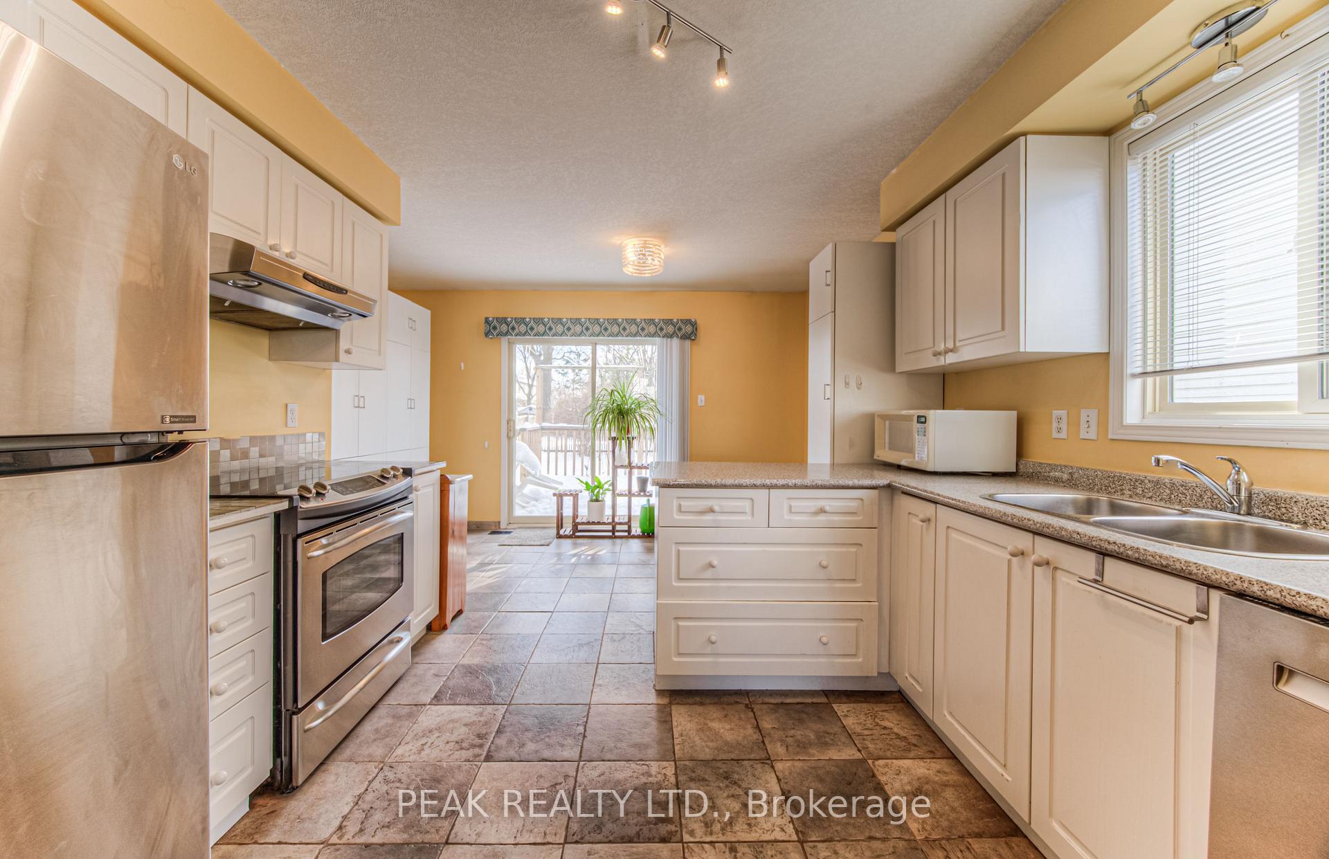 Photo 10 of 66 Bridle Trail, Waterloo — HOMEH