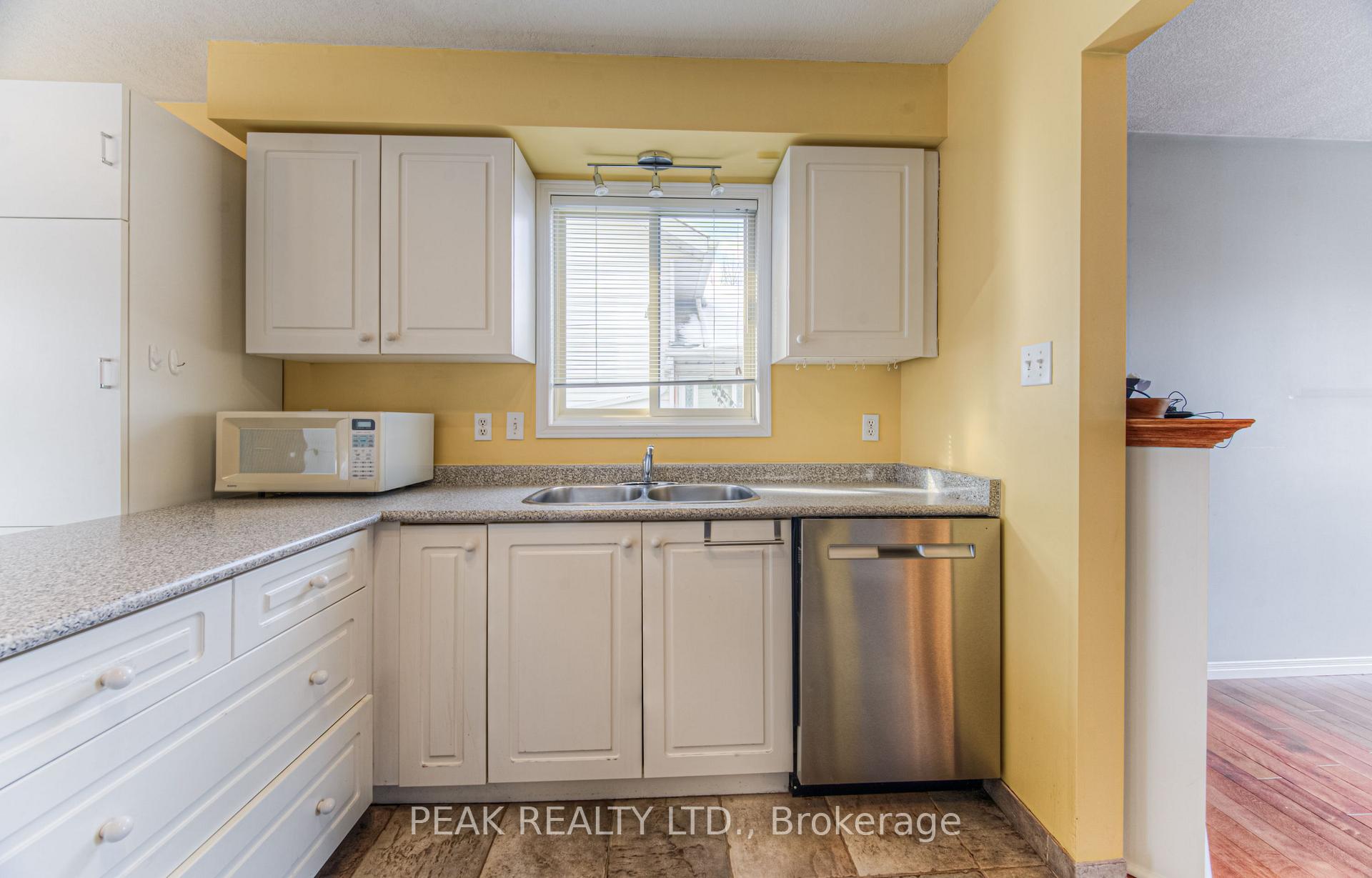 Photo 12 of 66 Bridle Trail, Waterloo — HOMEH