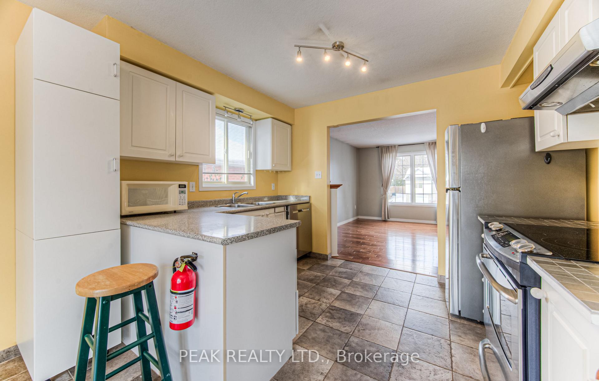 Photo 13 of 66 Bridle Trail, Waterloo — HOMEH