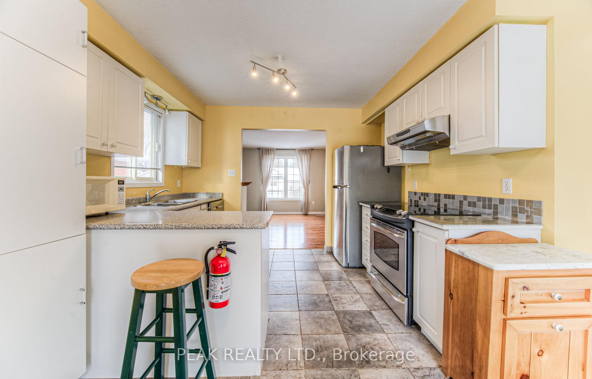Photo 14 of 66 Bridle Trail, Waterloo — HOMEH