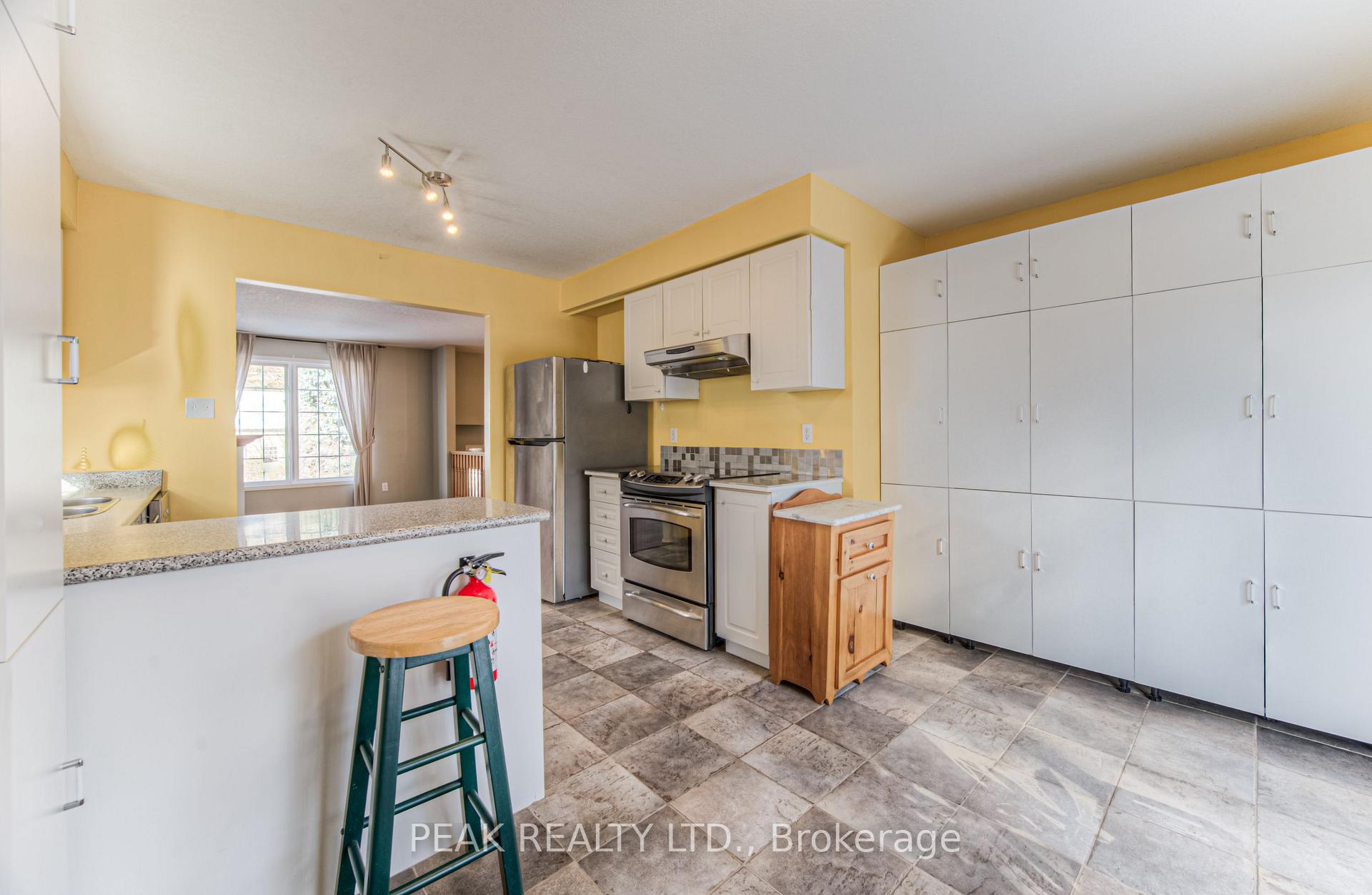 Photo 15 of 66 Bridle Trail, Waterloo — HOMEH