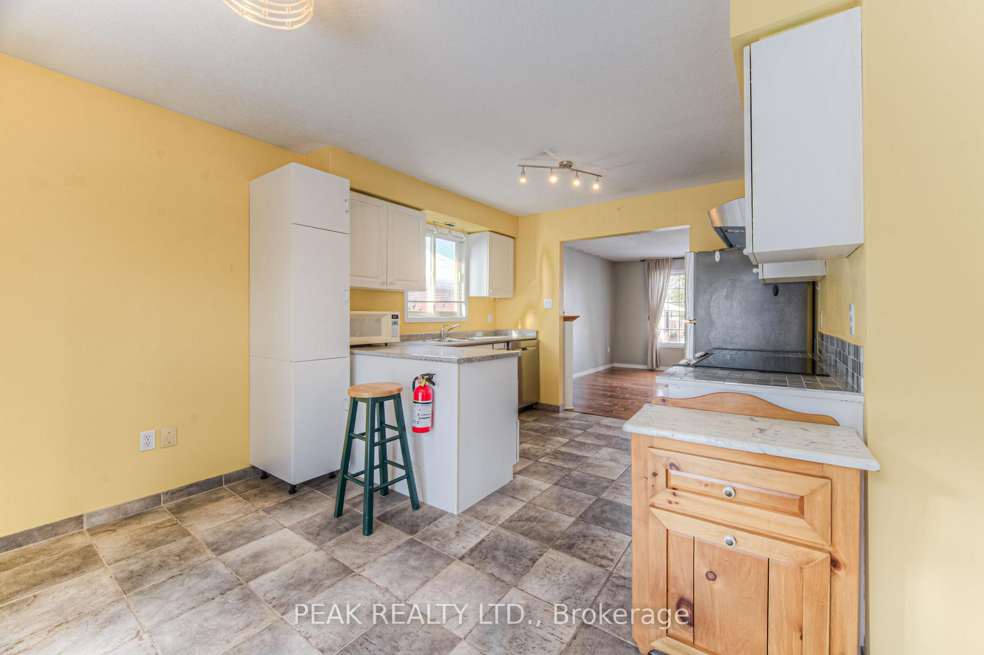 Photo 16 of 66 Bridle Trail, Waterloo — HOMEH