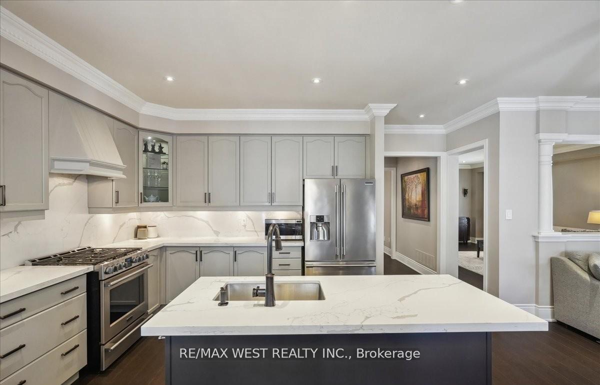 Photo 2 of 206 Shelbourne Drive, Vaughan, Vellore Village — HOMEH
