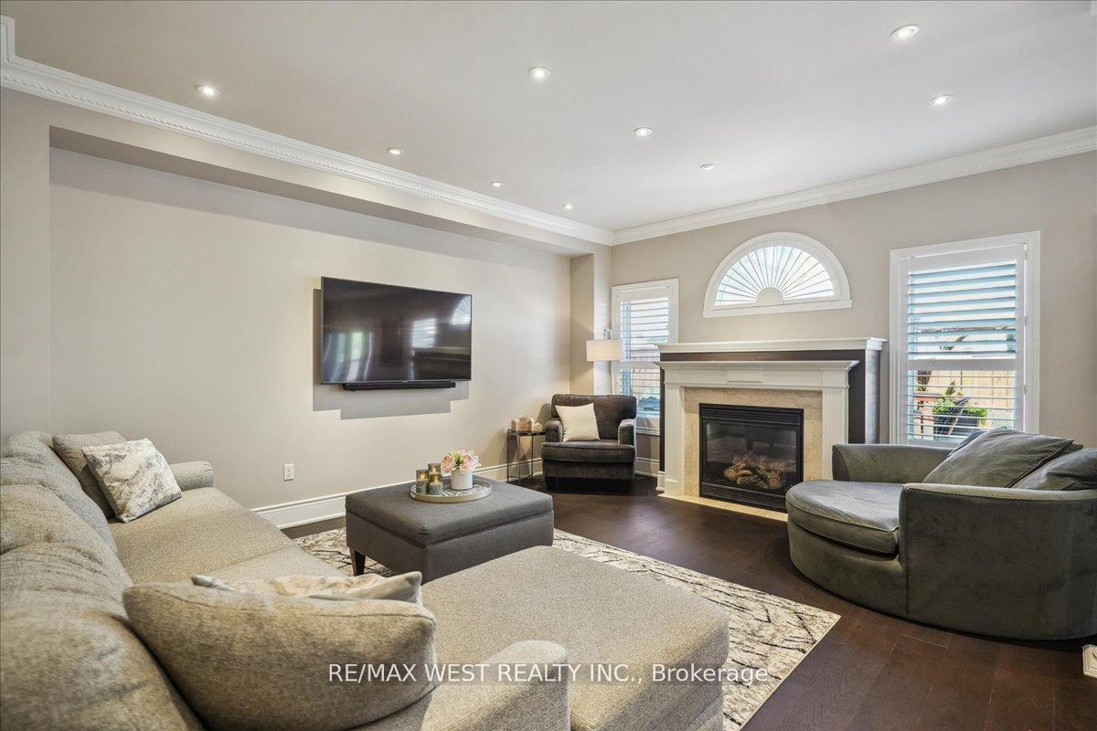 Photo 4 of 206 Shelbourne Drive, Vaughan, Vellore Village — HOMEH