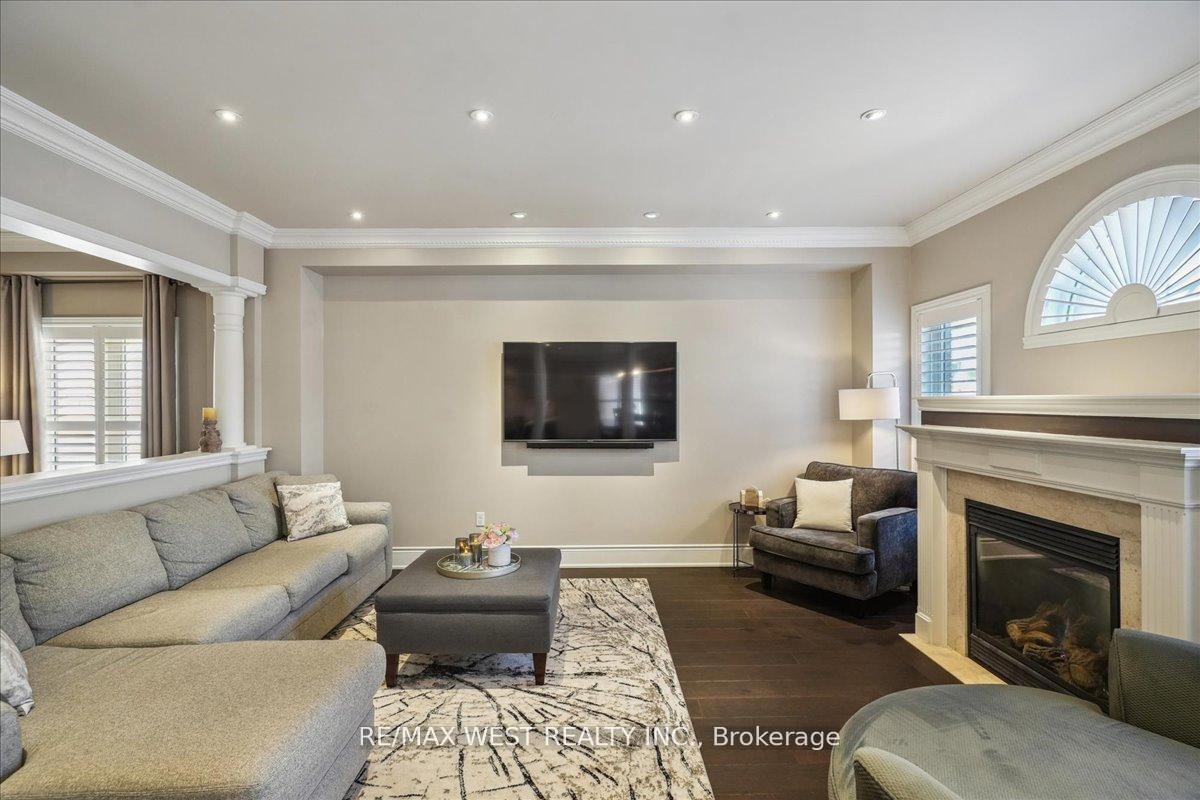 Photo 5 of 206 Shelbourne Drive, Vaughan, Vellore Village — HOMEH