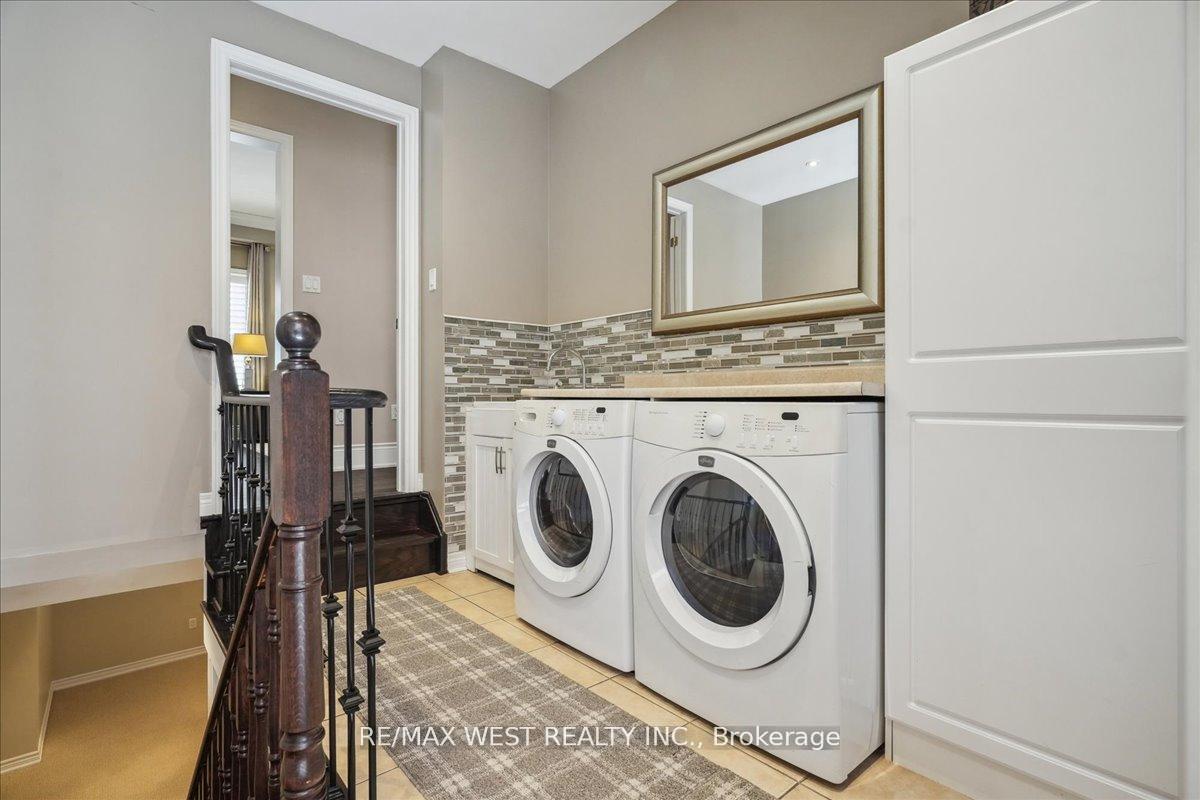 Photo 11 of 206 Shelbourne Drive, Vaughan, Vellore Village — HOMEH