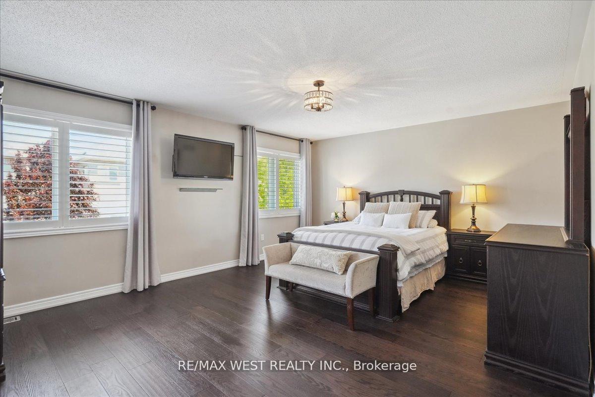 Photo 12 of 206 Shelbourne Drive, Vaughan, Vellore Village — HOMEH