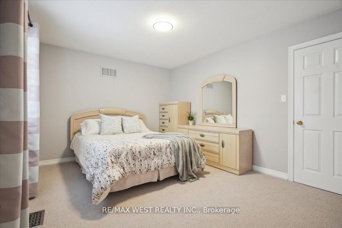 Photo 18 of 206 Shelbourne Drive, Vaughan, Vellore Village — HOMEH