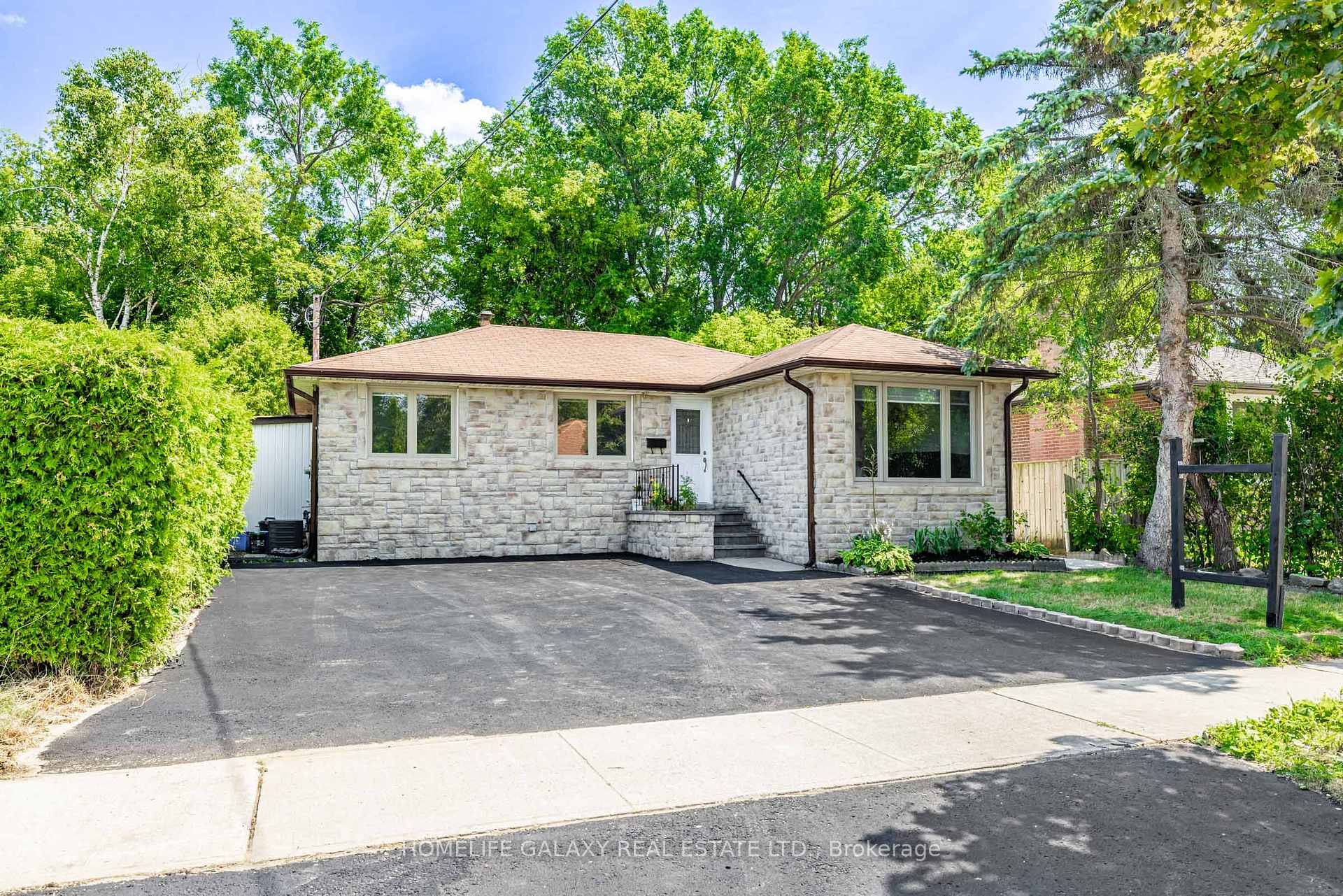 Photo 1 of 133 Lupin Drive, Whitby, Downtown Whitby — HOMEH