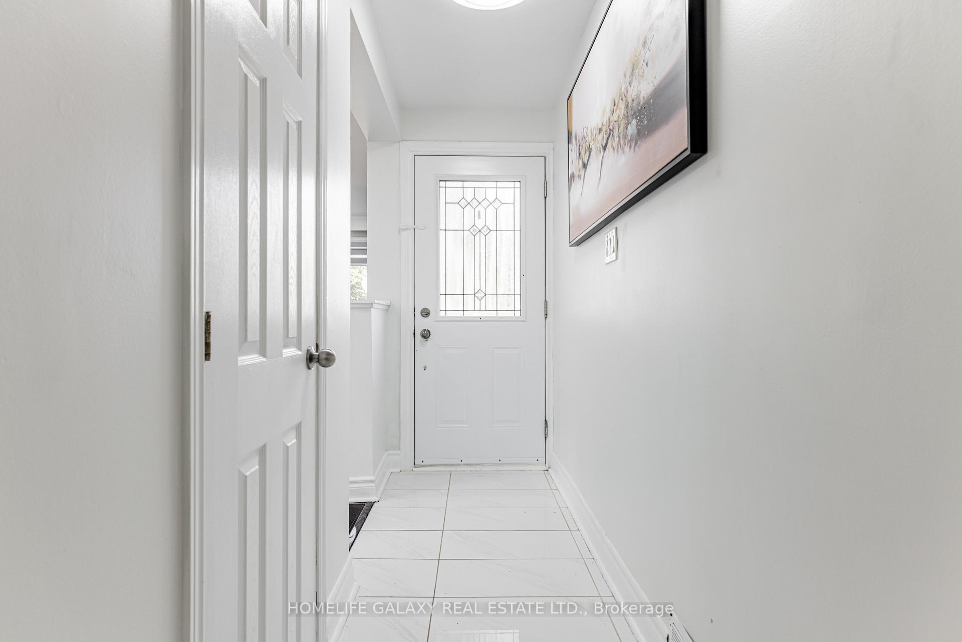 Photo 3 of 133 Lupin Drive, Whitby, Downtown Whitby — HOMEH