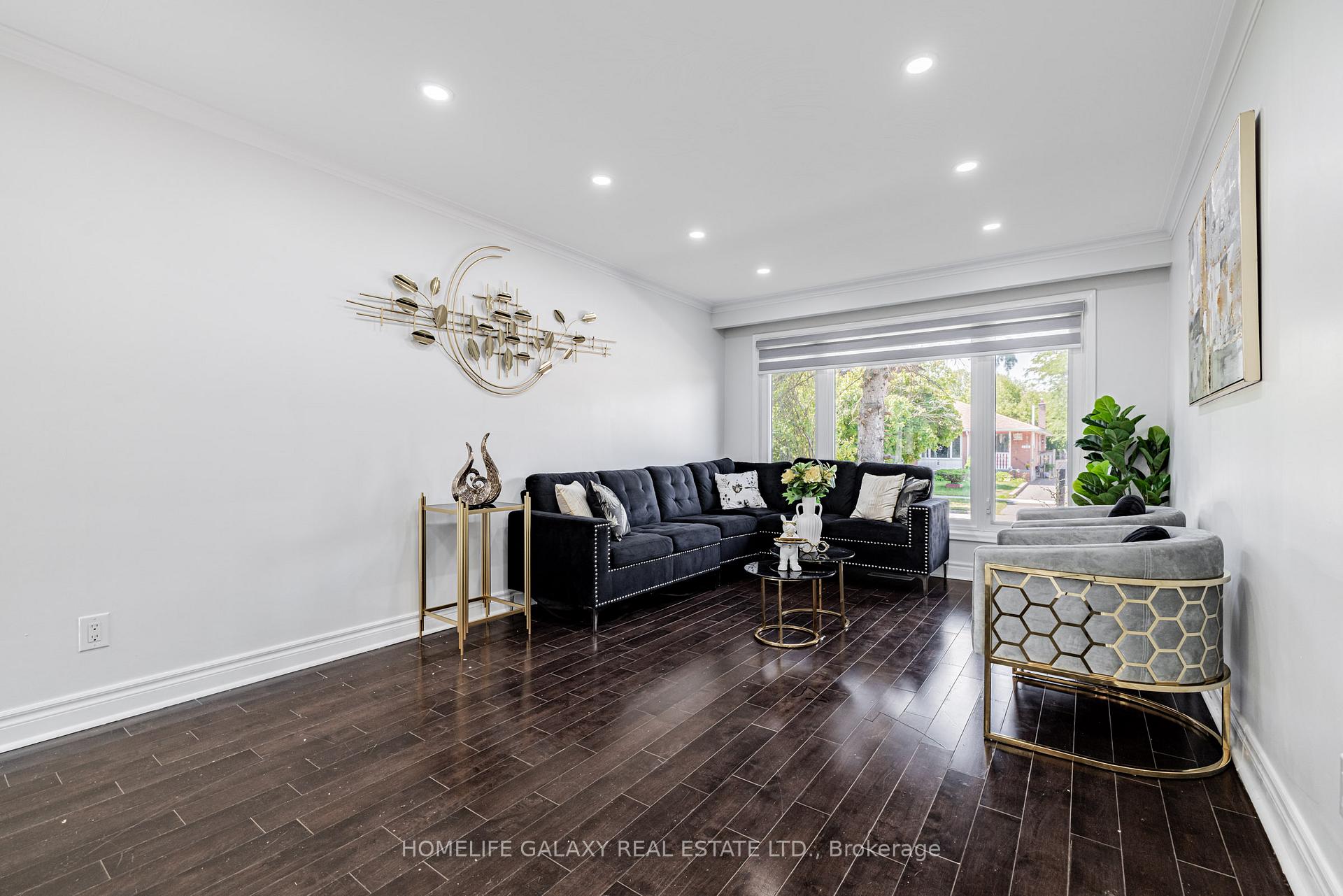 Photo 4 of 133 Lupin Drive, Whitby, Downtown Whitby — HOMEH