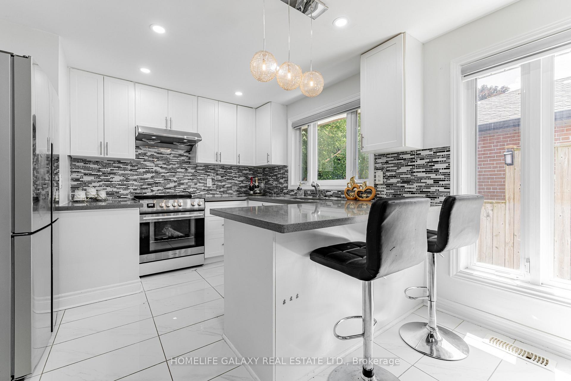 Photo 11 of 133 Lupin Drive, Whitby, Downtown Whitby — HOMEH