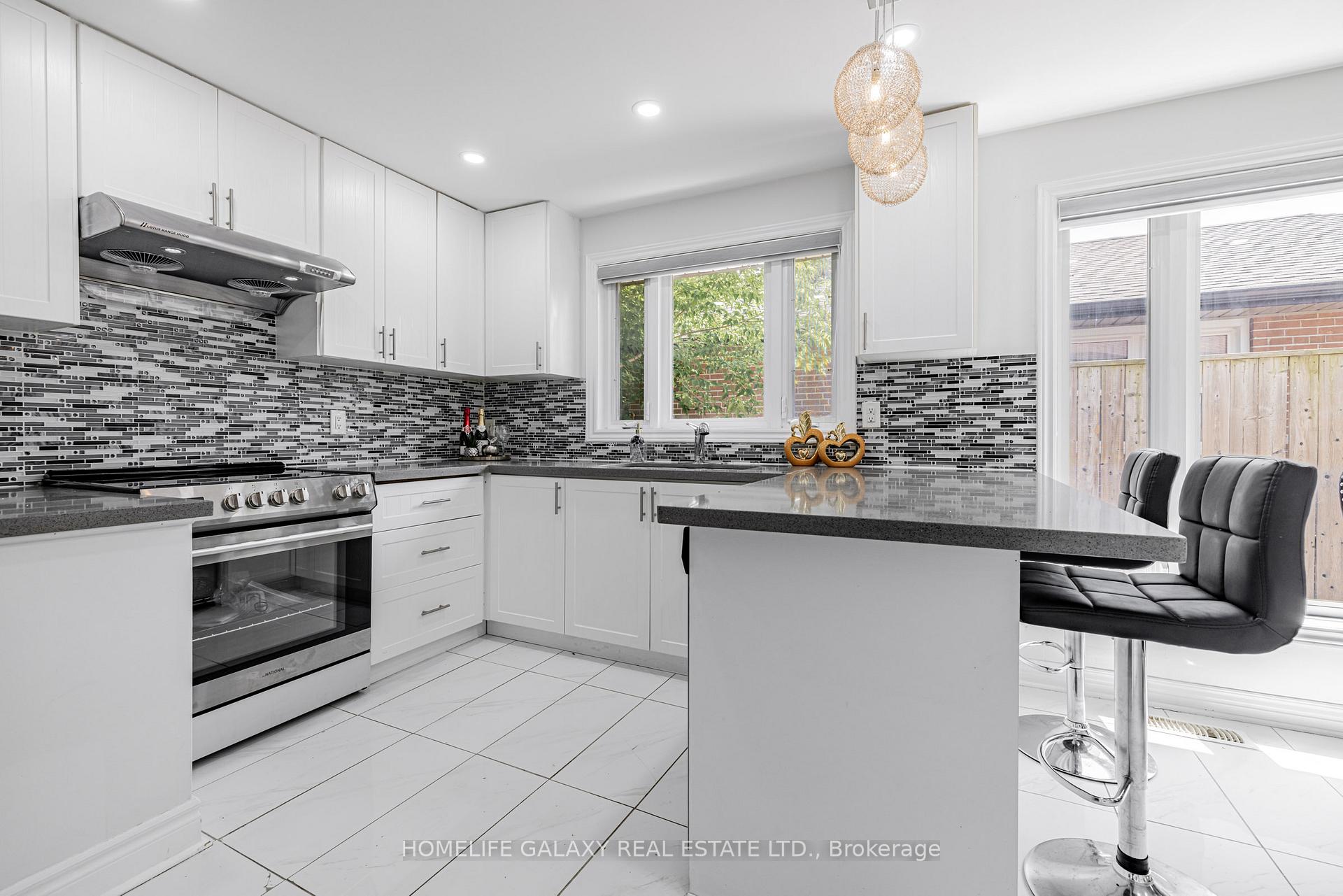 Photo 12 of 133 Lupin Drive, Whitby, Downtown Whitby — HOMEH
