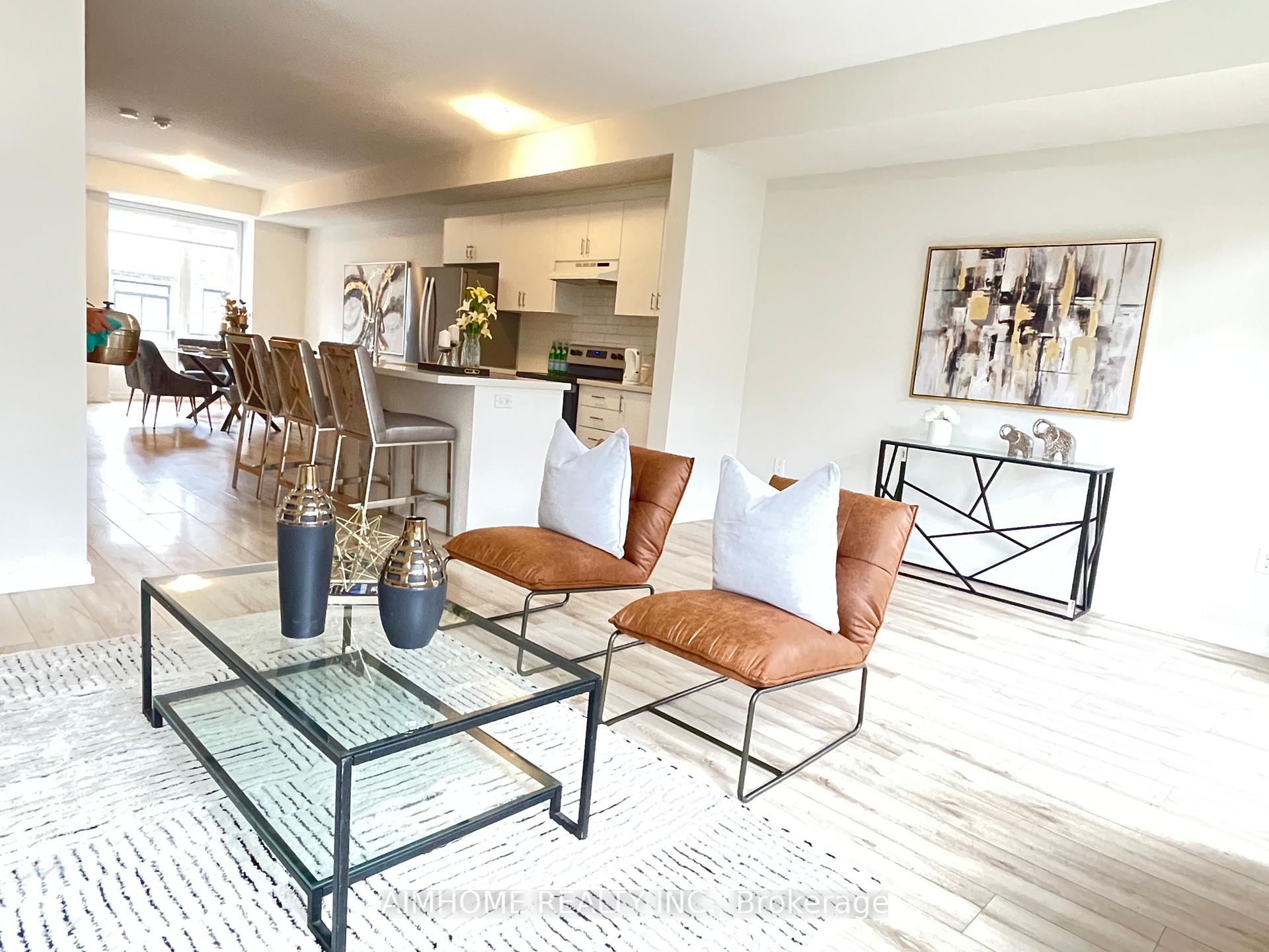 Photo 3 of 21 Aberfoyle Street, Vaughan, Patterson — HOMEH