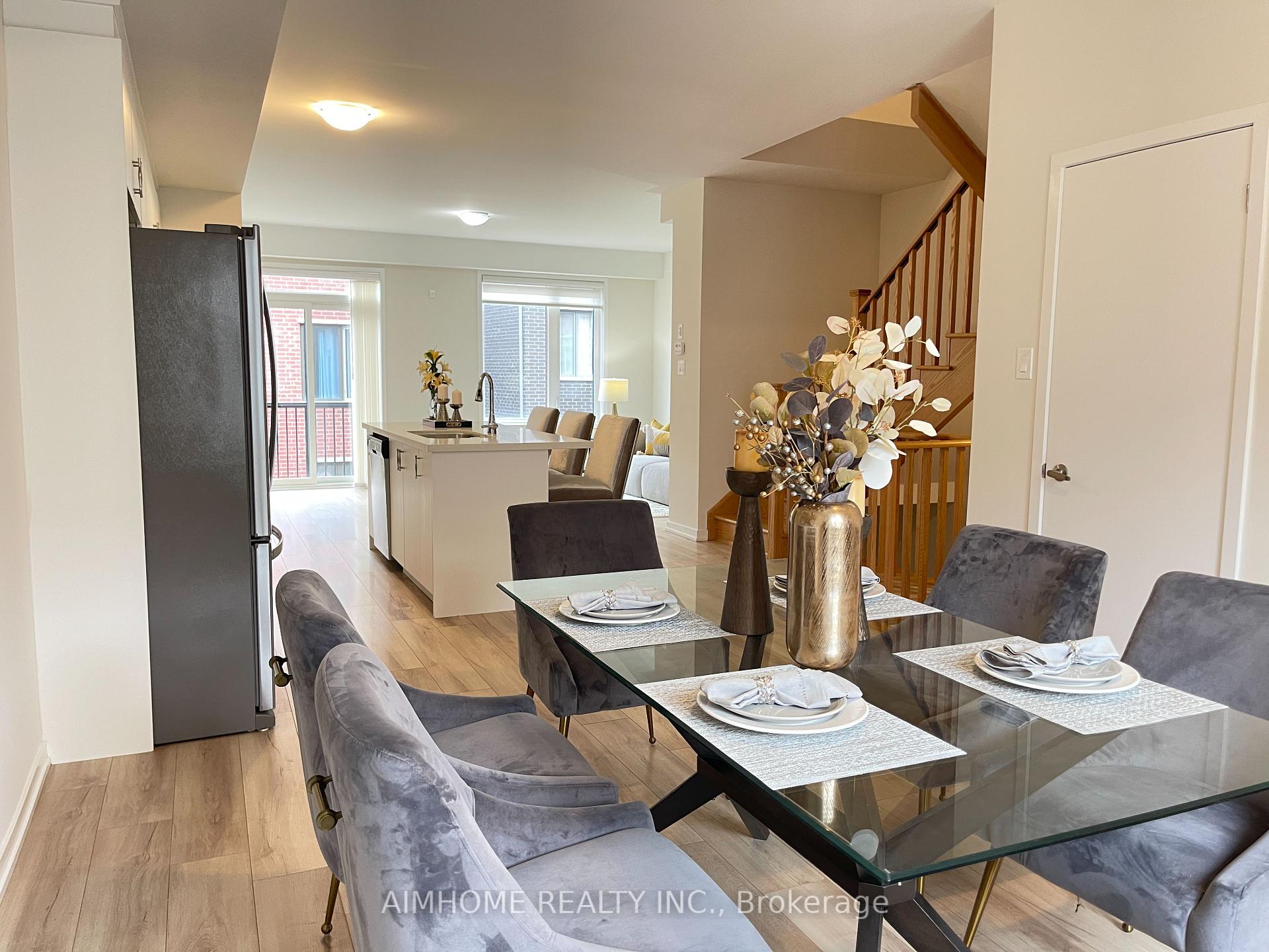 Photo 6 of 21 Aberfoyle Street, Vaughan, Patterson — HOMEH