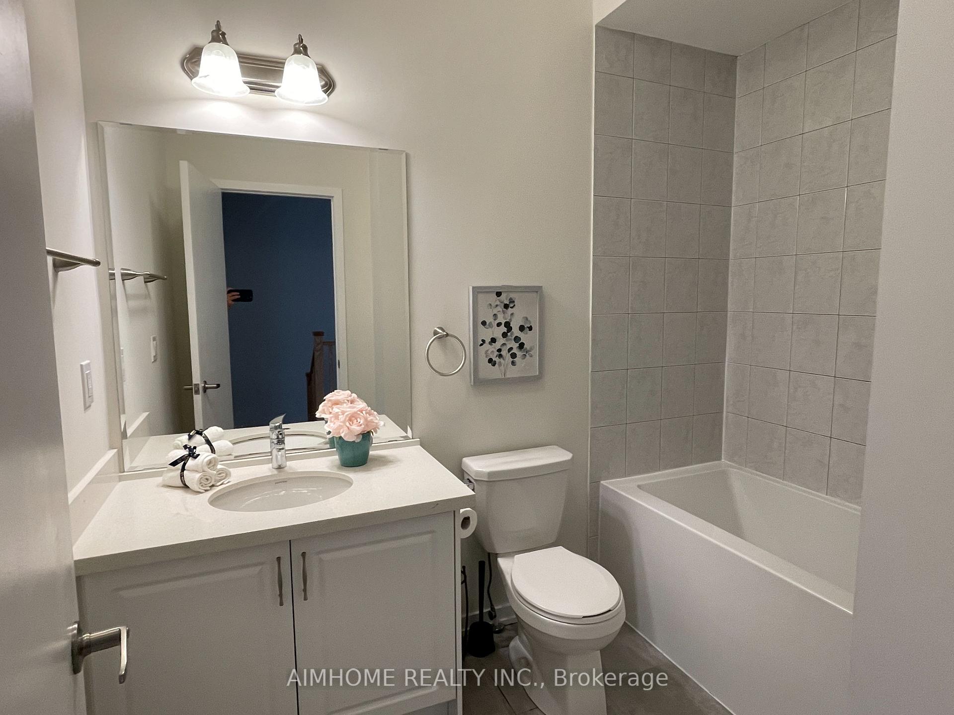 Photo 16 of 21 Aberfoyle Street, Vaughan, Patterson — HOMEH