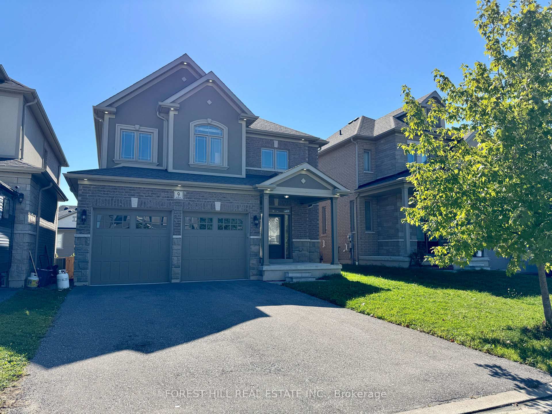 Front of 9 Savanna Court