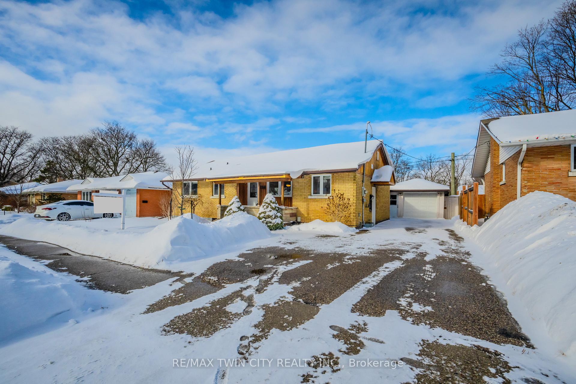 Photo 1 of 236 Erb Street E, Waterloo, Lincoln Heights — HOMEH