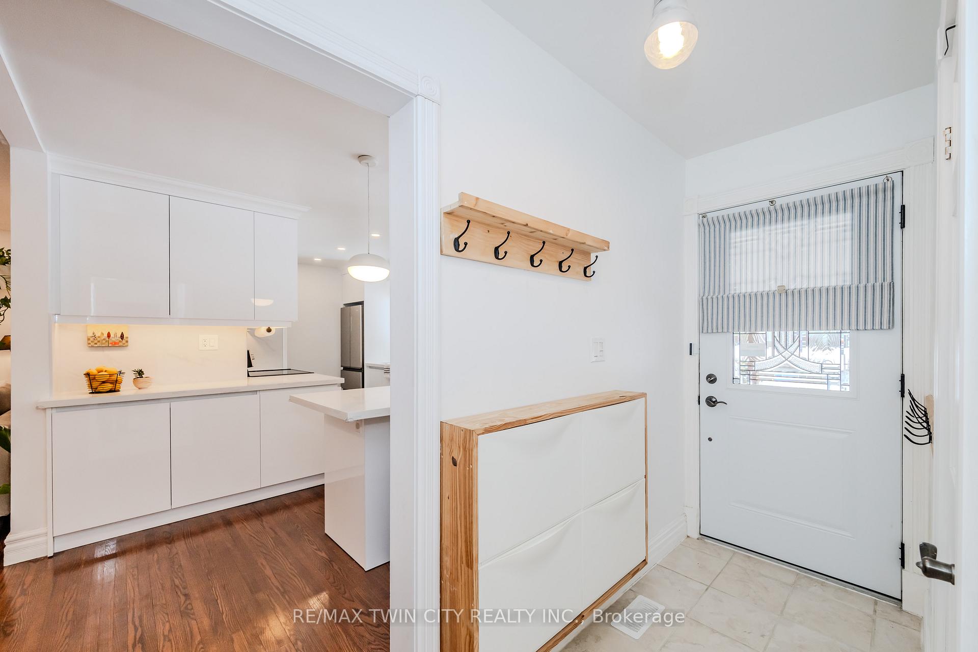 Photo 3 of 236 Erb Street E, Waterloo, Lincoln Heights — HOMEH
