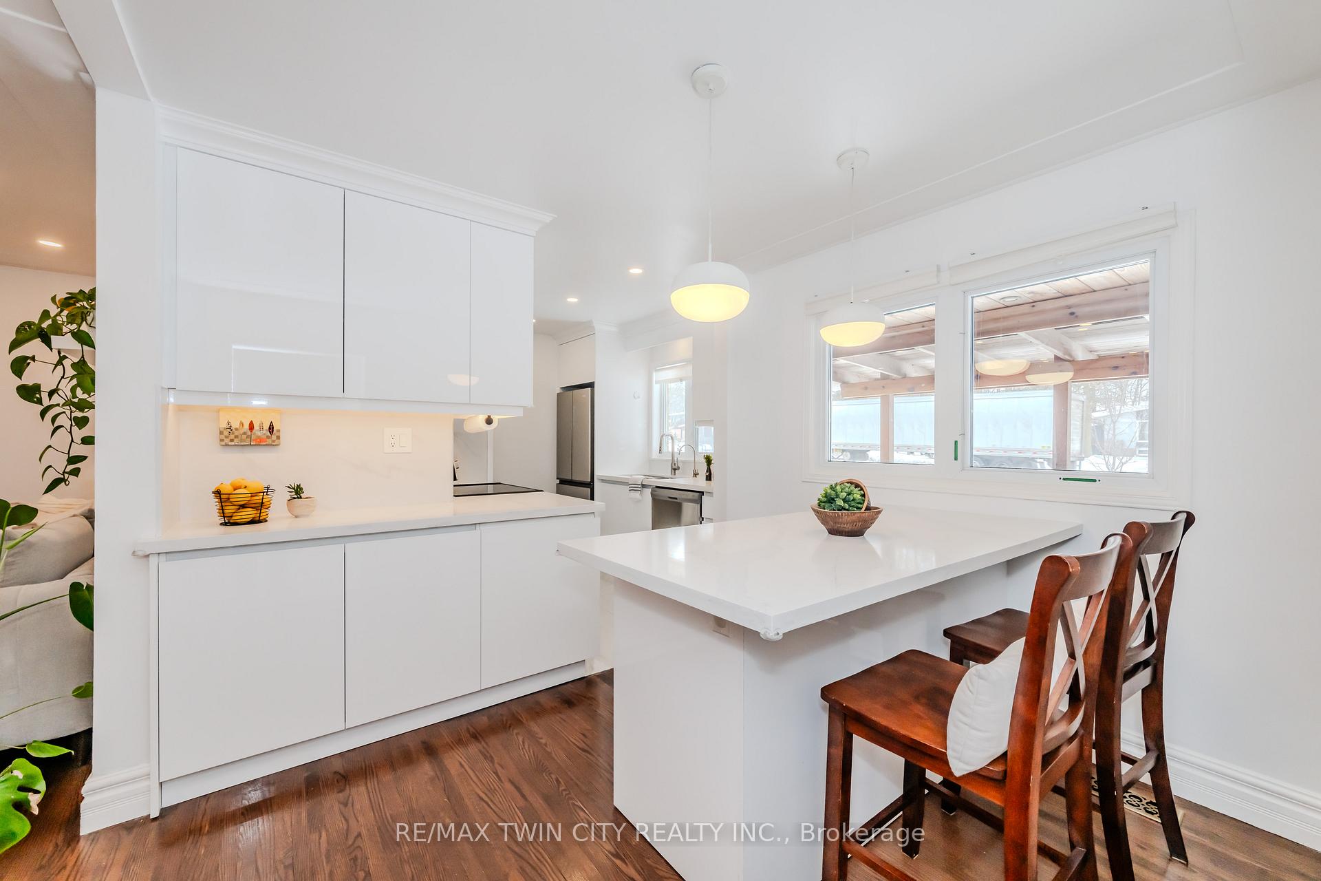 Photo 4 of 236 Erb Street E, Waterloo, Lincoln Heights — HOMEH