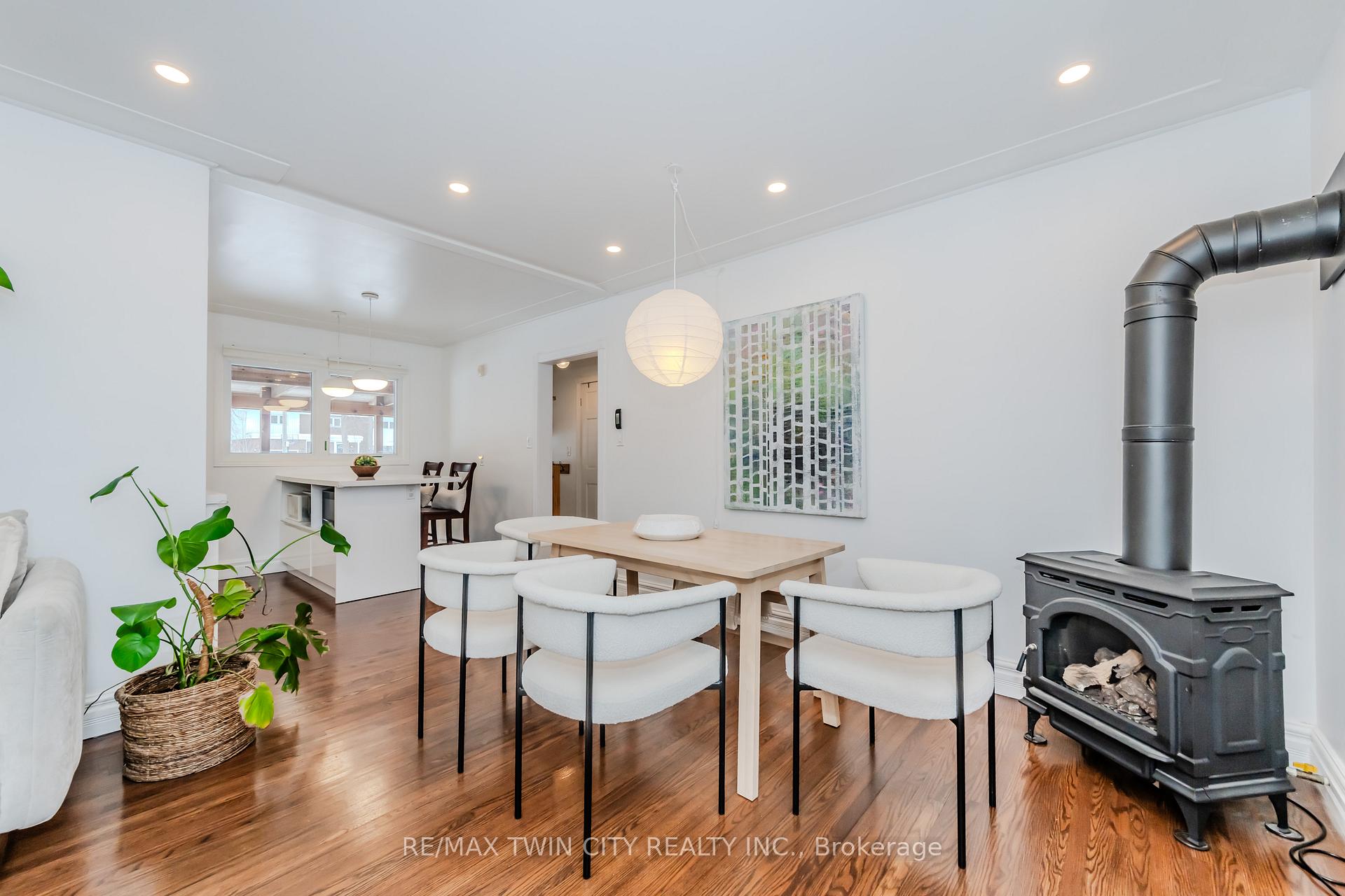 Photo 10 of 236 Erb Street E, Waterloo, Lincoln Heights — HOMEH