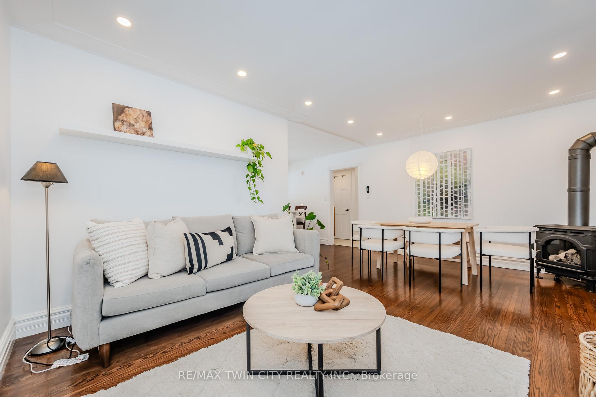Photo 12 of 236 Erb Street E, Waterloo, Lincoln Heights — HOMEH