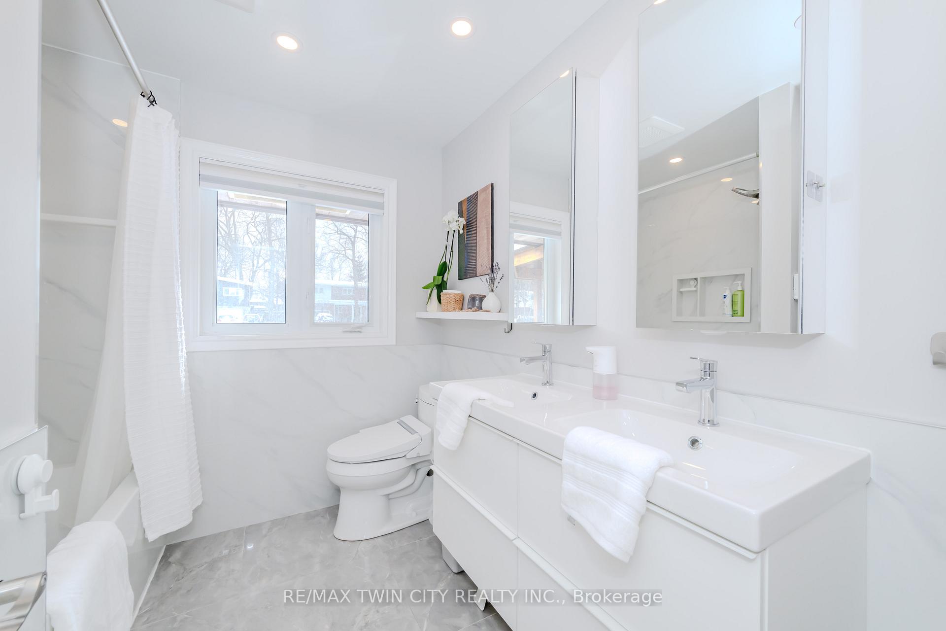 Photo 16 of 236 Erb Street E, Waterloo, Lincoln Heights — HOMEH