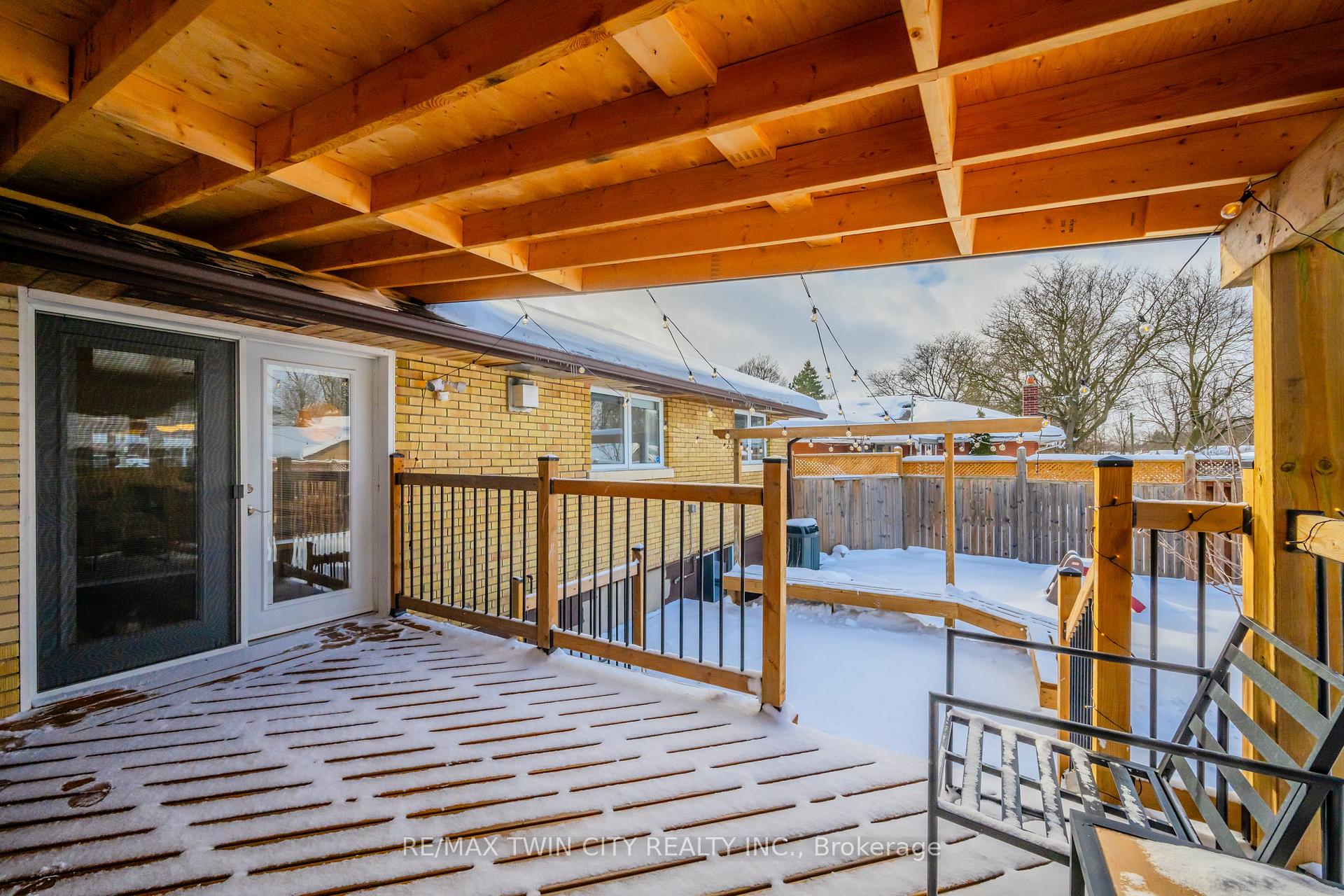 Photo 25 of 236 Erb Street E, Waterloo, Lincoln Heights — HOMEH